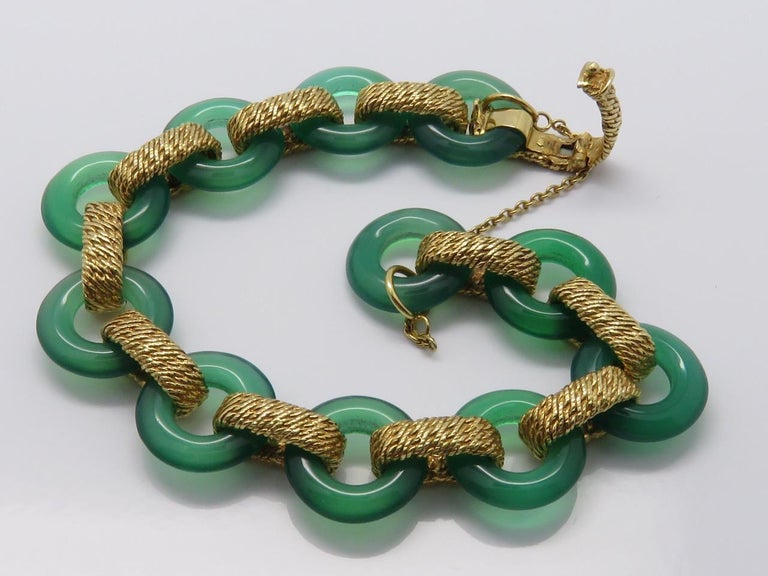 1970s Van Cleef and Arpels Green Agate Gold Bracelet For Sale at