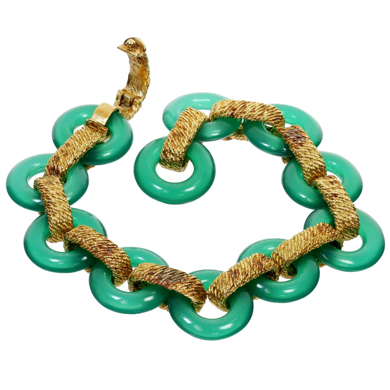 Van Cleef & Arpels Bracelet en or jaune et calcédoine verte, années 1970 Bon état - En vente à New York, NY