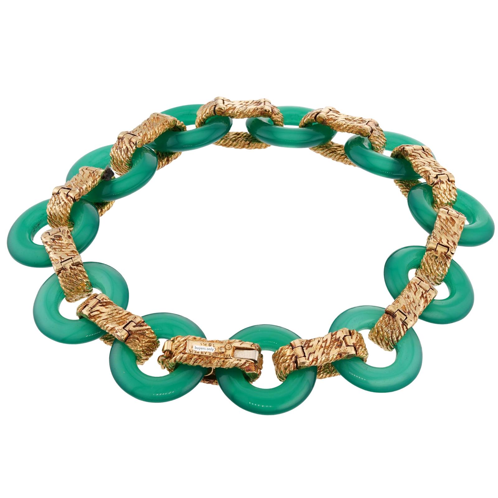Cabochon 1970s Van Cleef & Arpels Green Chalcedony Yellow Gold Bracelet For Sale