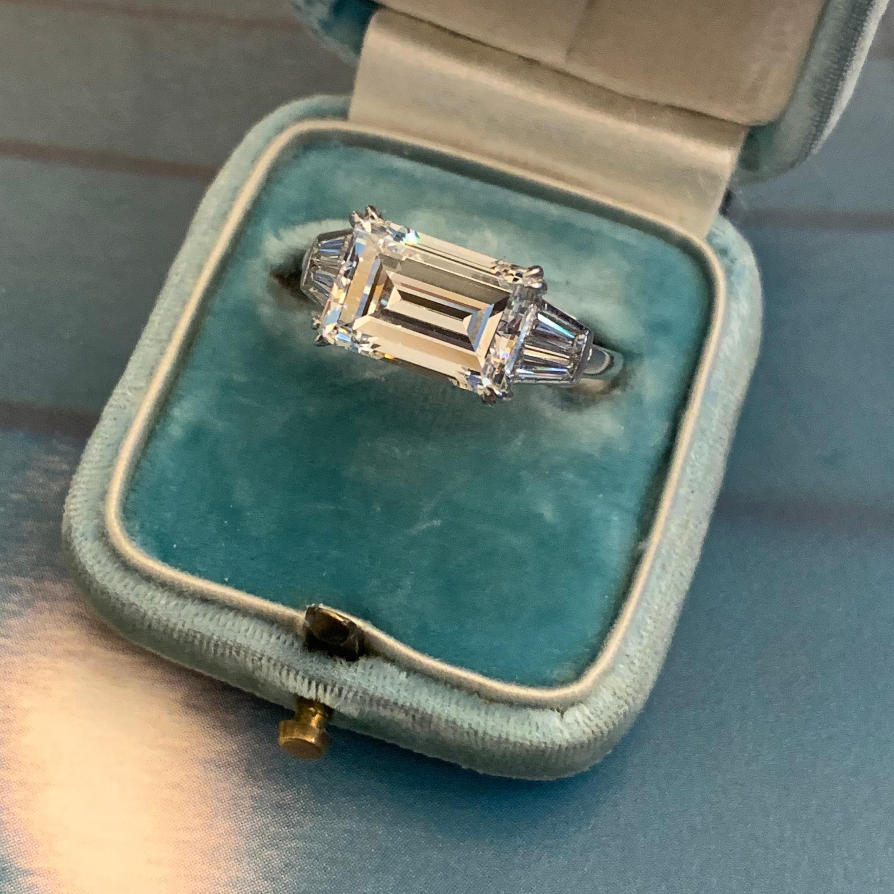 1970s Van Cleef & Arpels Paris Diamond Emerald-Cut Engagement Ring For Sale 1