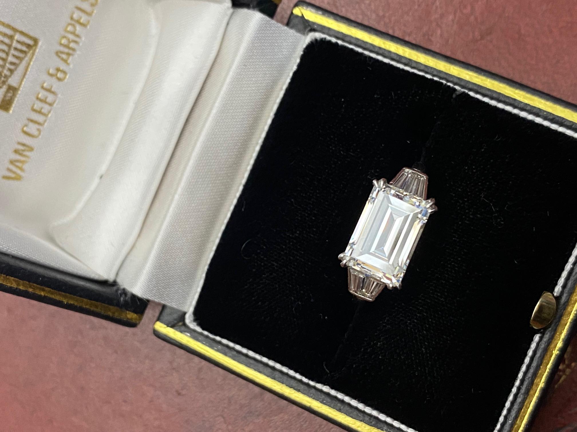 1970s Van Cleef & Arpels Paris Diamond Emerald-Cut Engagement Ring For Sale 3