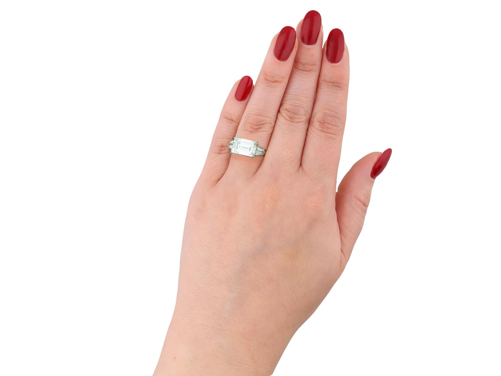 1970s Van Cleef & Arpels Paris Diamond Emerald-Cut Engagement Ring In Good Condition In London, GB
