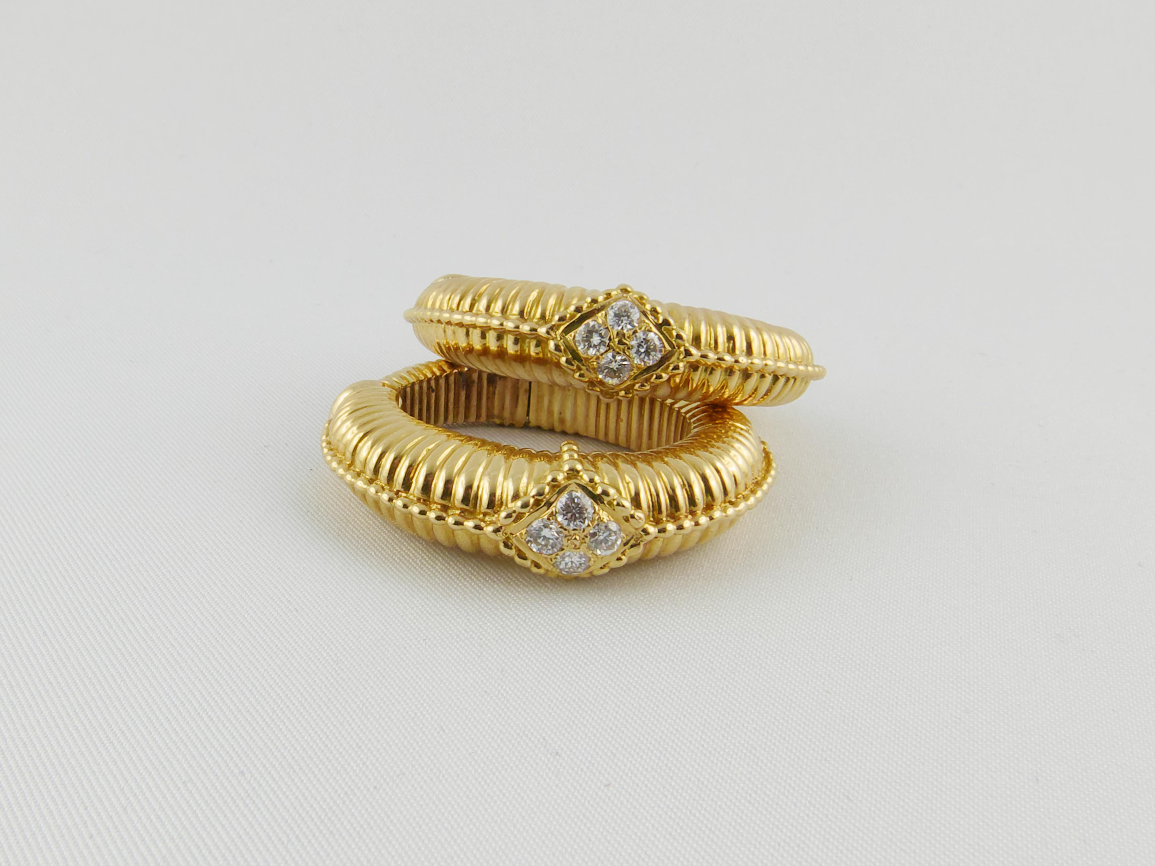 Women's 1970s Van Cleef & Arpels Yellow Gold and Diamonds Bracelet and Earrings Set