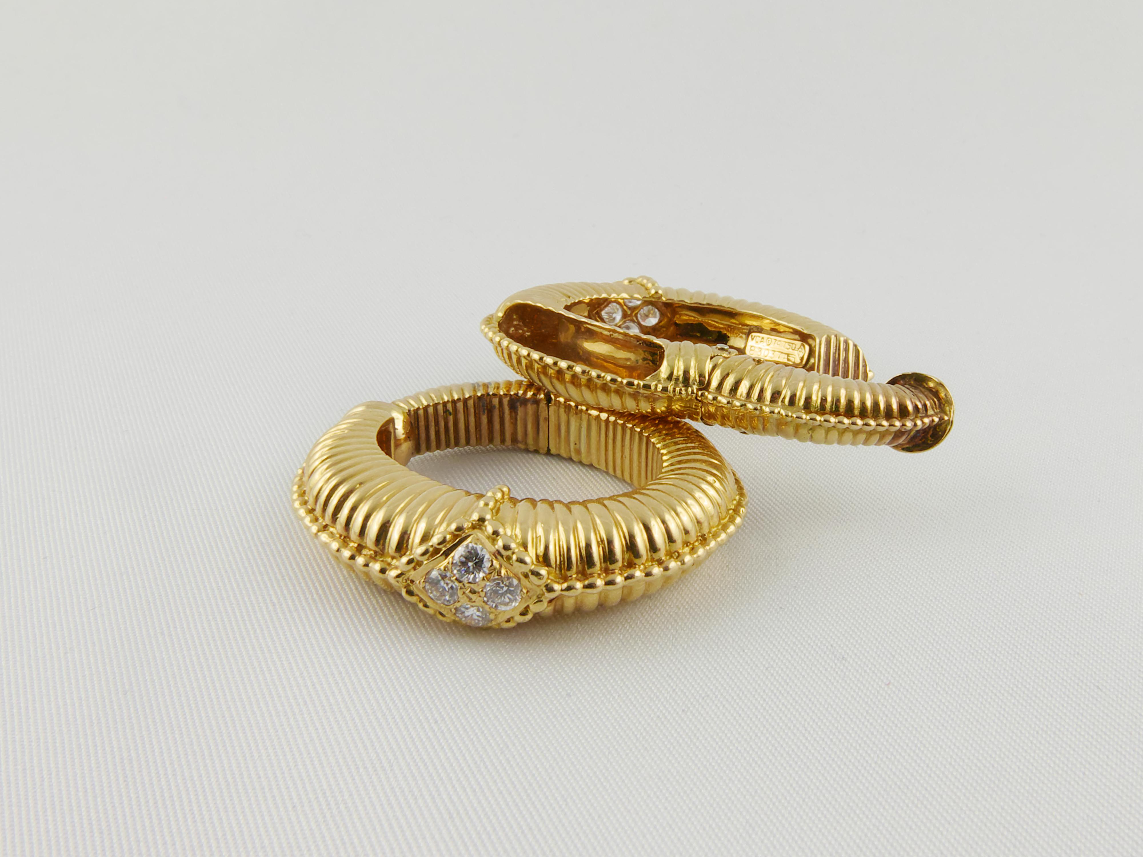 1970s Van Cleef & Arpels Yellow Gold and Diamonds Bracelet and Earrings Set 2