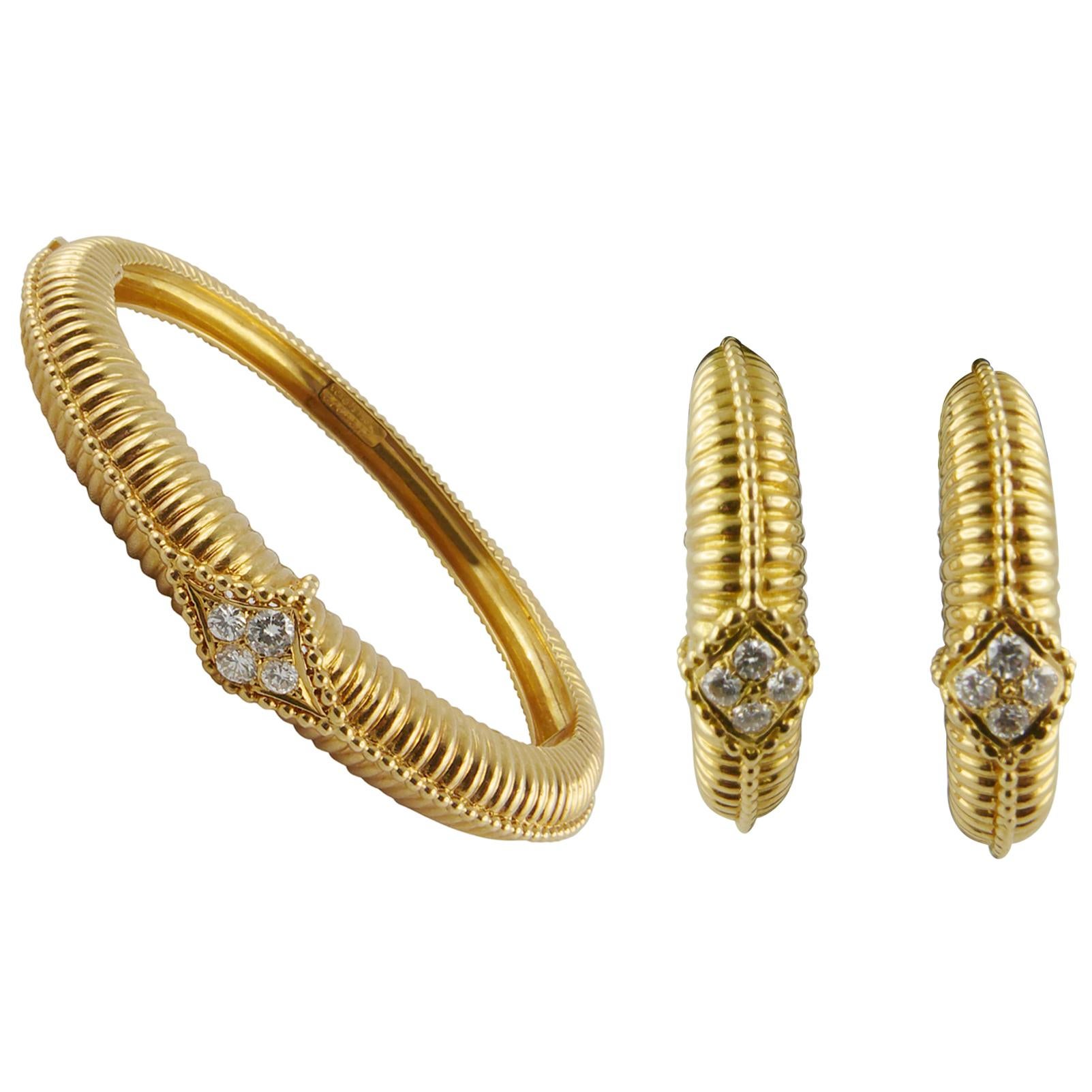 1970s Van Cleef & Arpels Yellow Gold and Diamonds Bracelet and Earrings Set