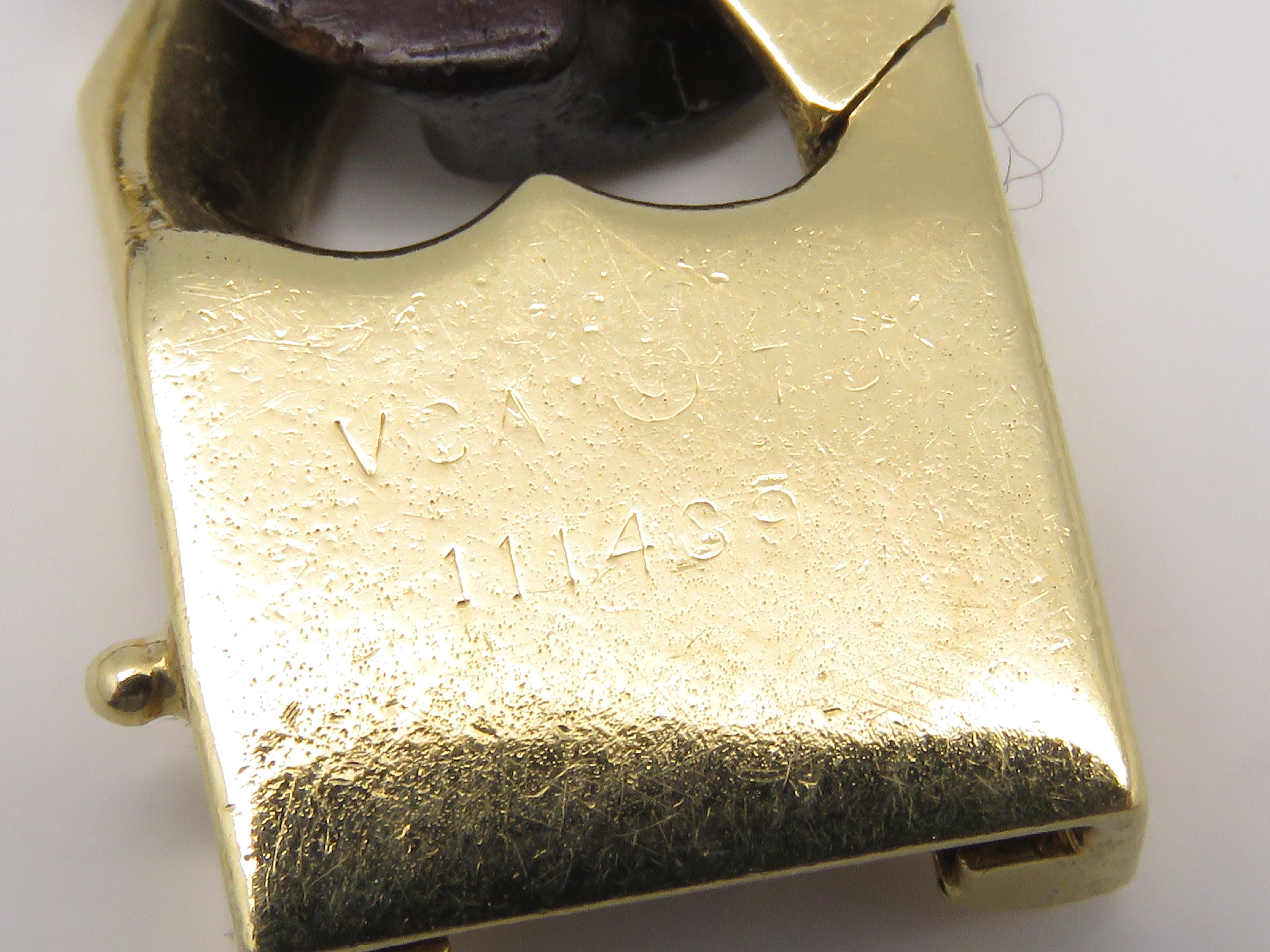 Women's or Men's 1970s Van Cleef & Arpels Yellow Gold Wood Curb Link Bracelet For Sale