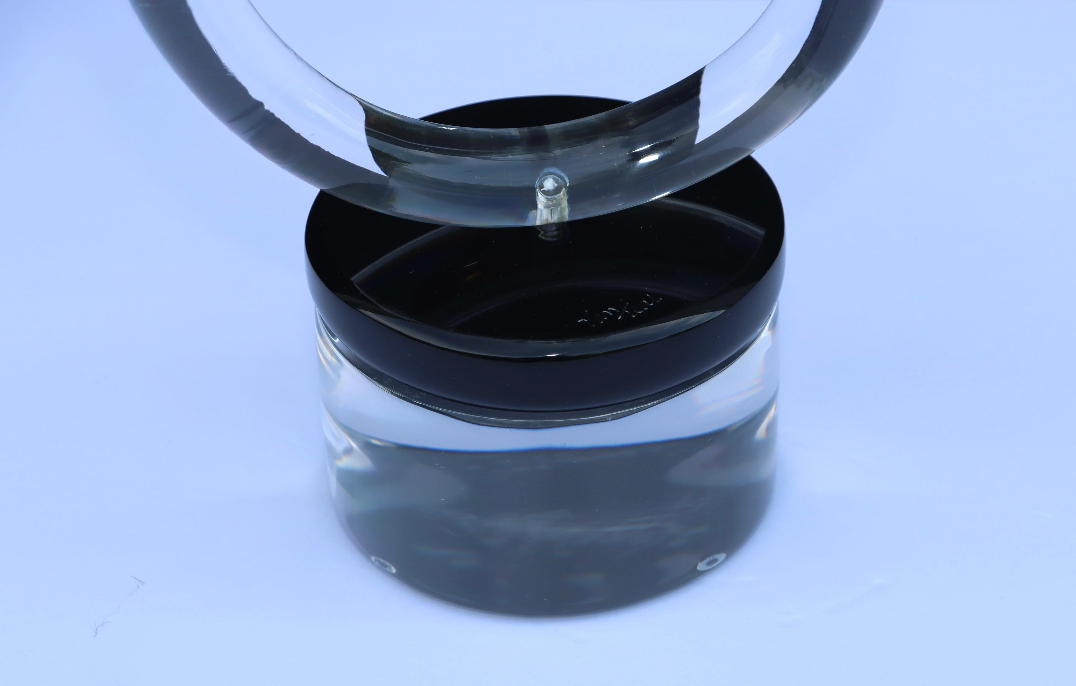 1970's Van Teal Verdrehte Lucite Tisch Skulptur (amerikanisch) im Angebot