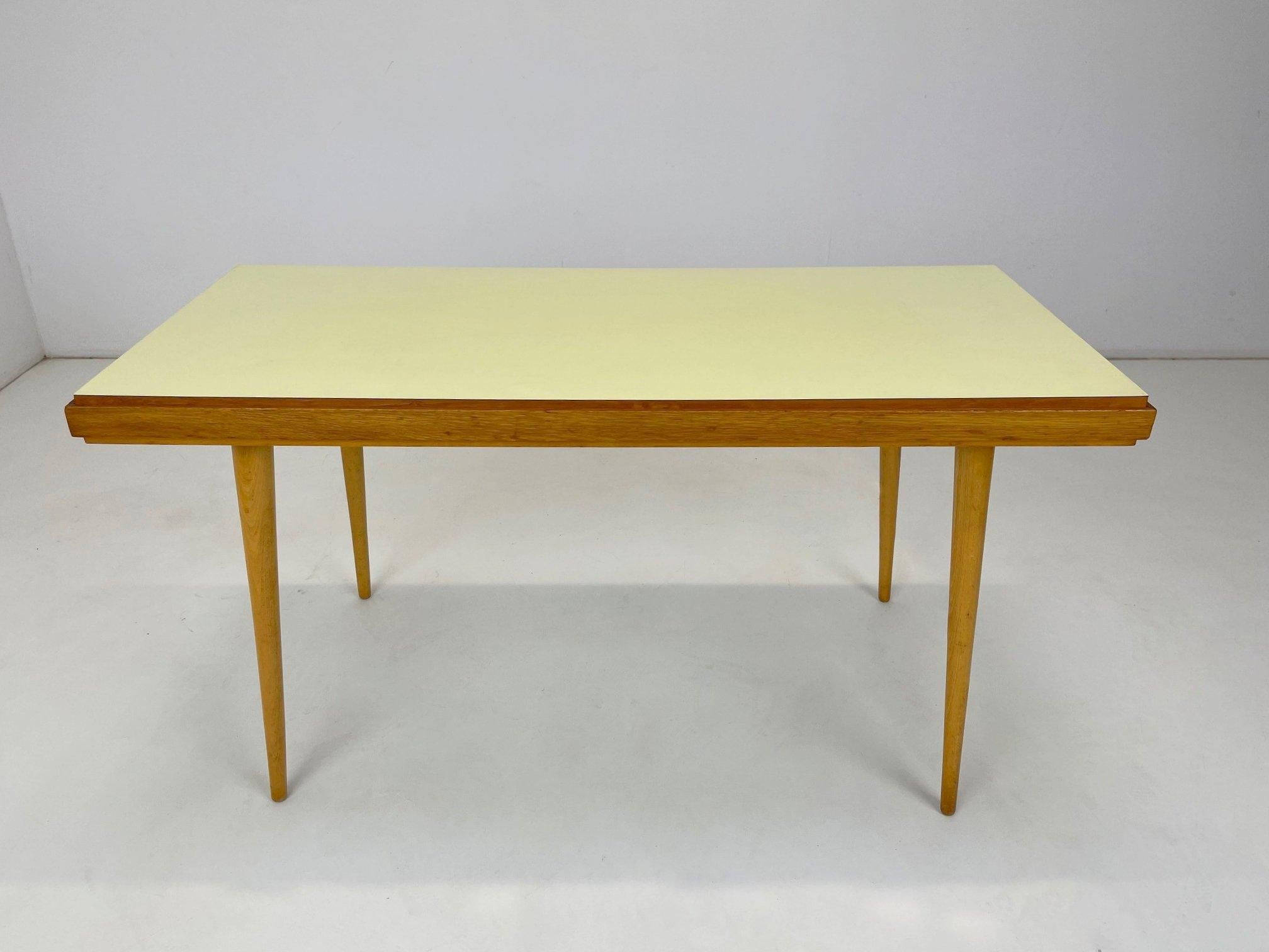 1970's Variable Coffee Table, Czechoslovakia In Good Condition For Sale In Praha, CZ