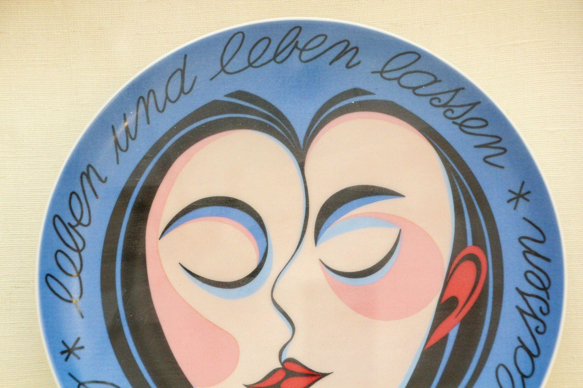Gerahmter Rosenthal-Teller, VASARELY, „Live and let live love and let love“, 1970er Jahre im Angebot 10