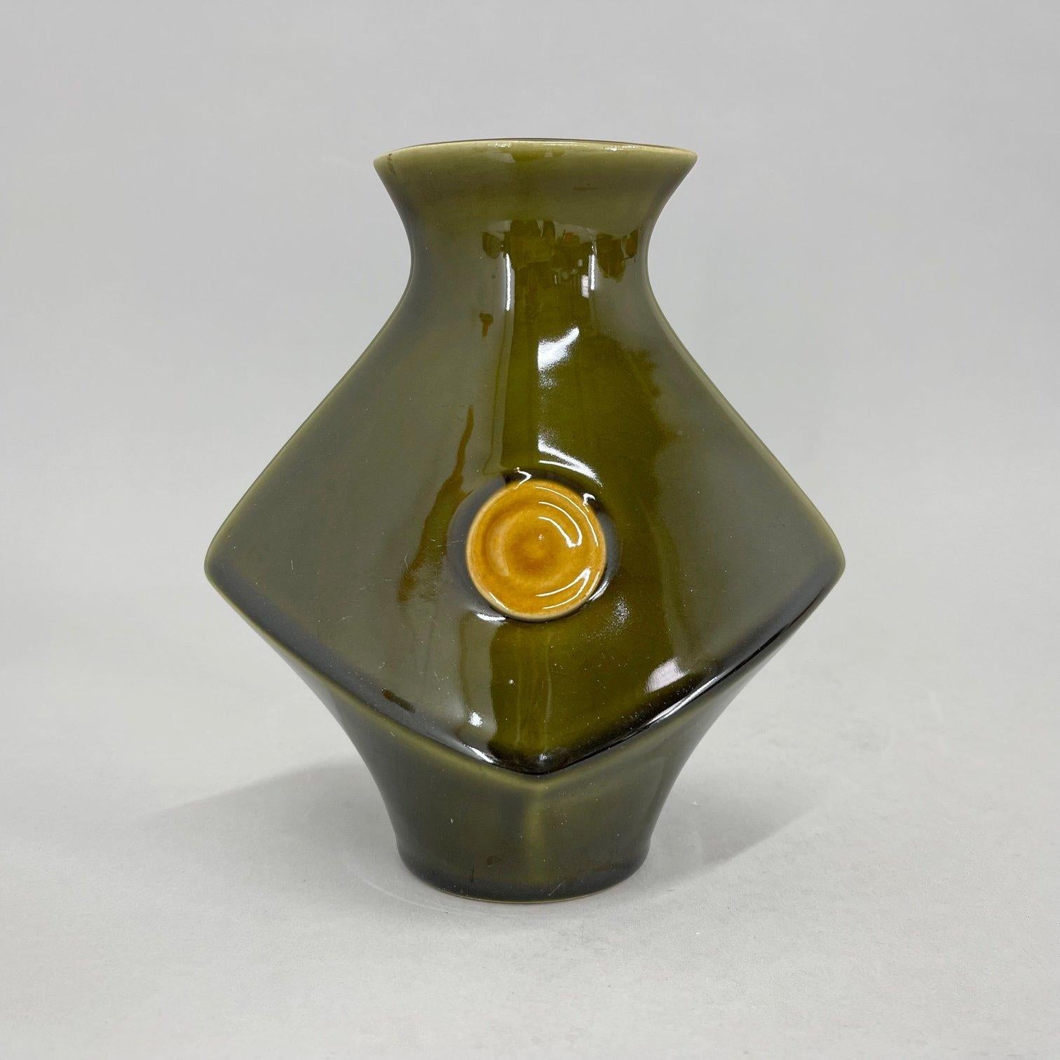Vintage-Vase, hergestellt von Ditmar Urbach in der Tschechoslowakei in den 1970er Jahren. In sehr gutem Vintage-Zustand.