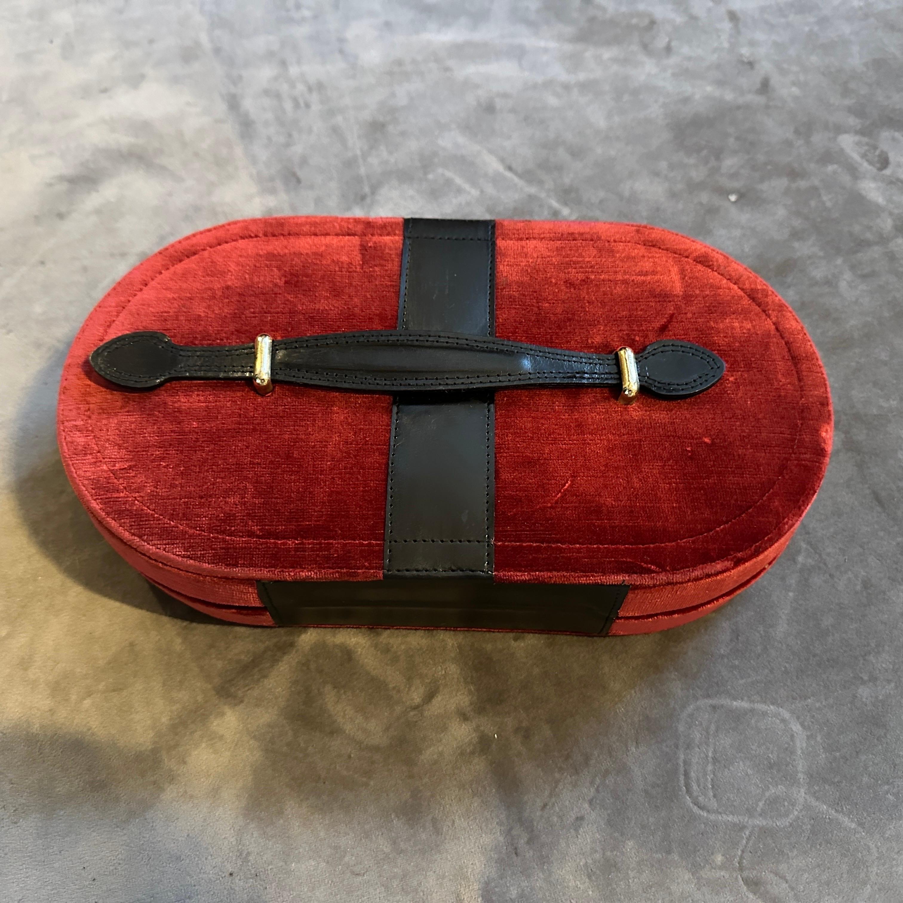 Joyero de viaje italiano de terciopelo y cuero de los años 70 en venta 8