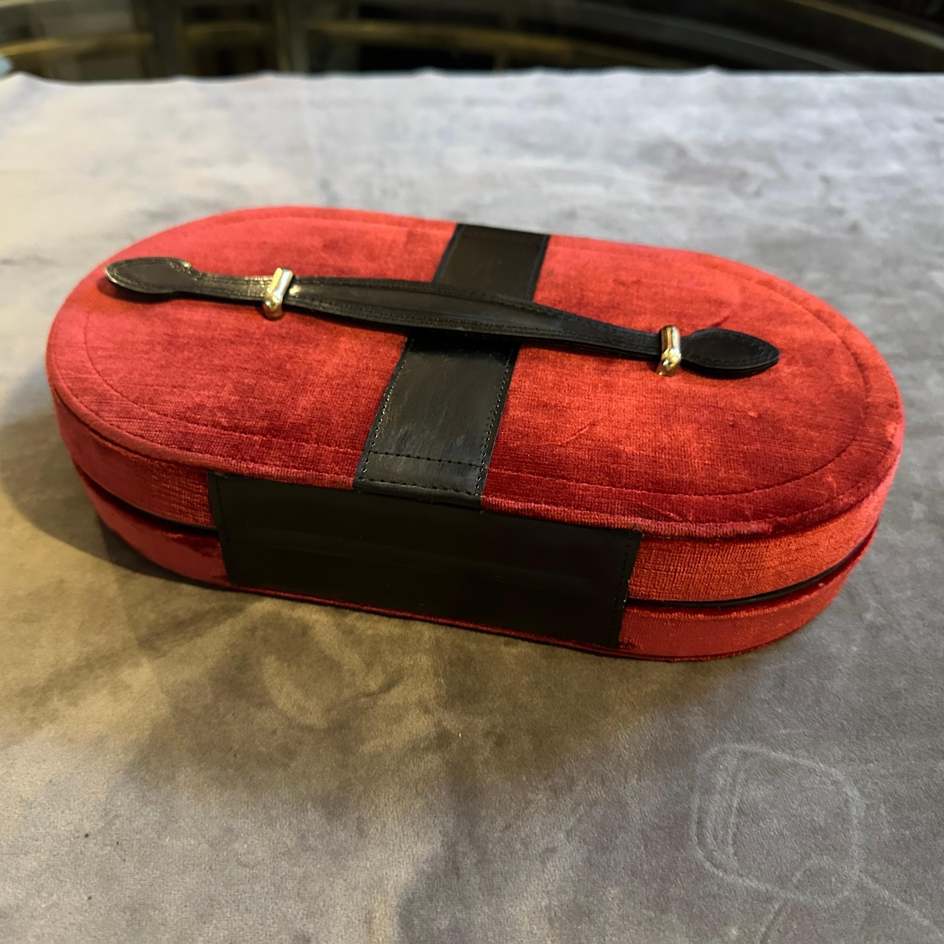 Joyero de viaje italiano de terciopelo y cuero de los años 70 en venta 11