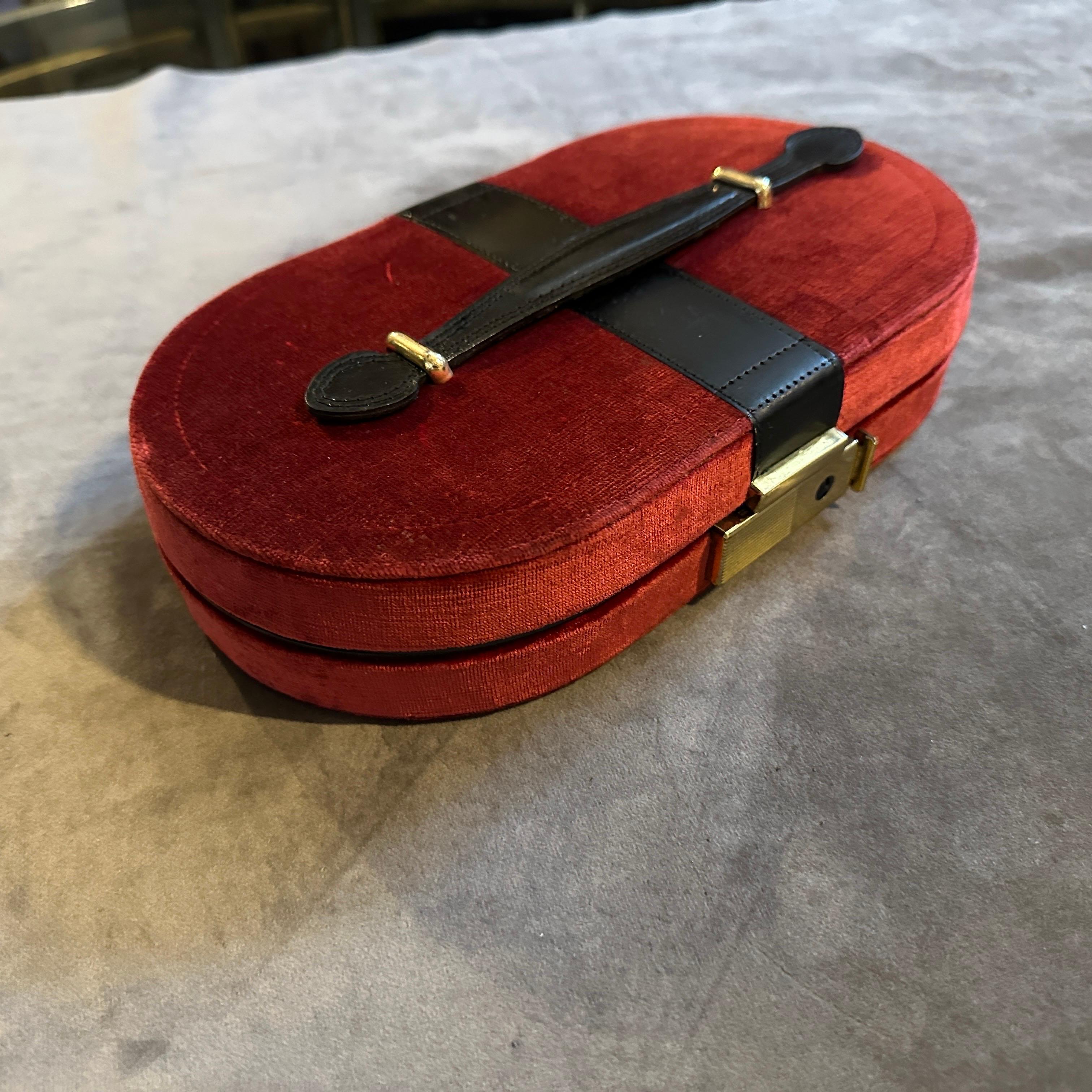Joyero de viaje italiano de terciopelo y cuero de los años 70 en venta 12