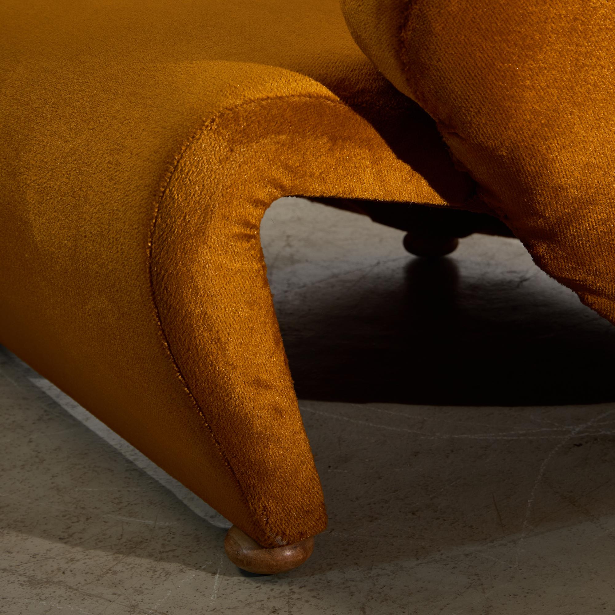 Sofá de terciopelo de los años 70 de Sandor Bedecs 5