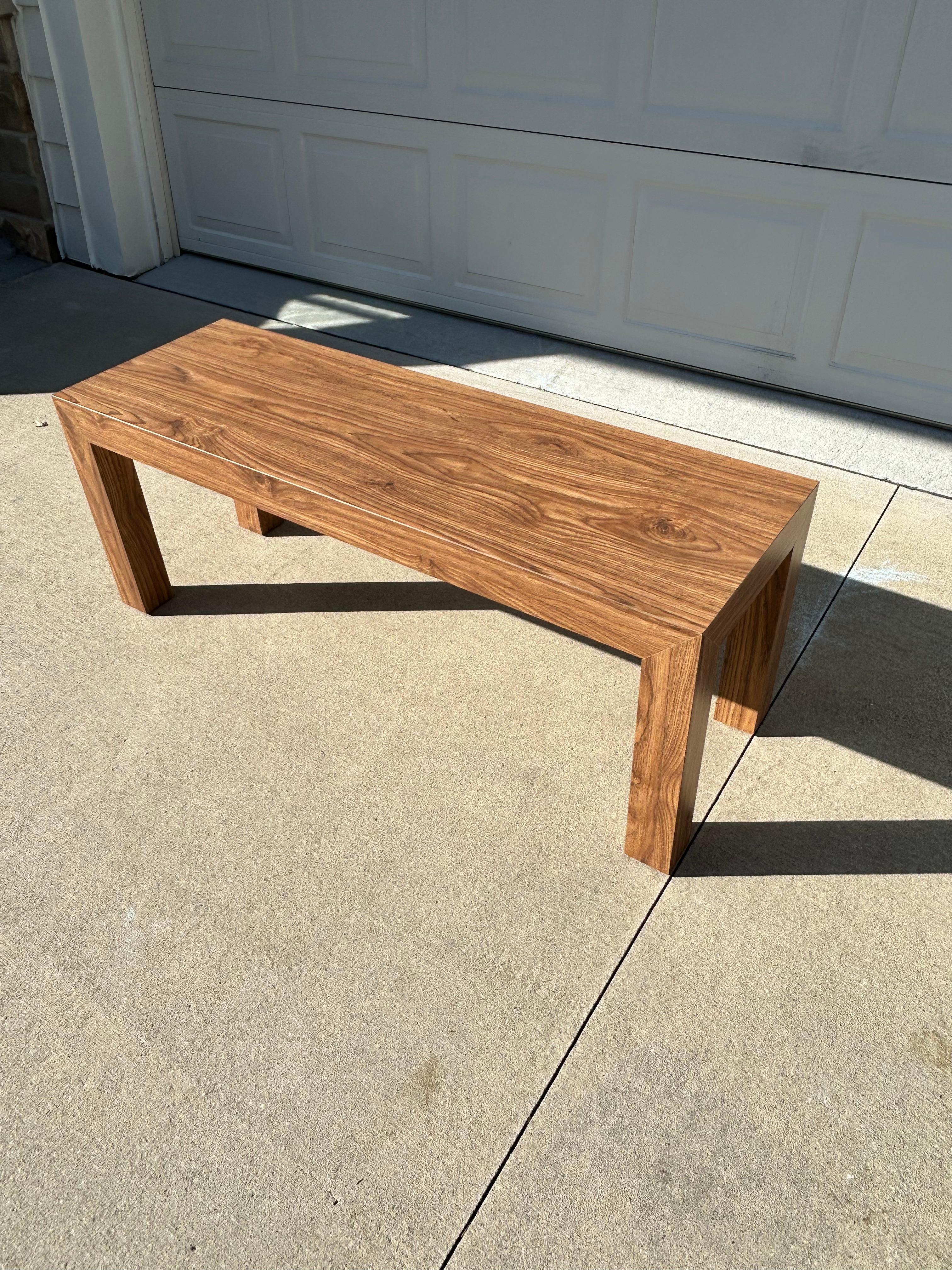 Mid-Century Modern Banc Parsons en placage des années 1970 en vente