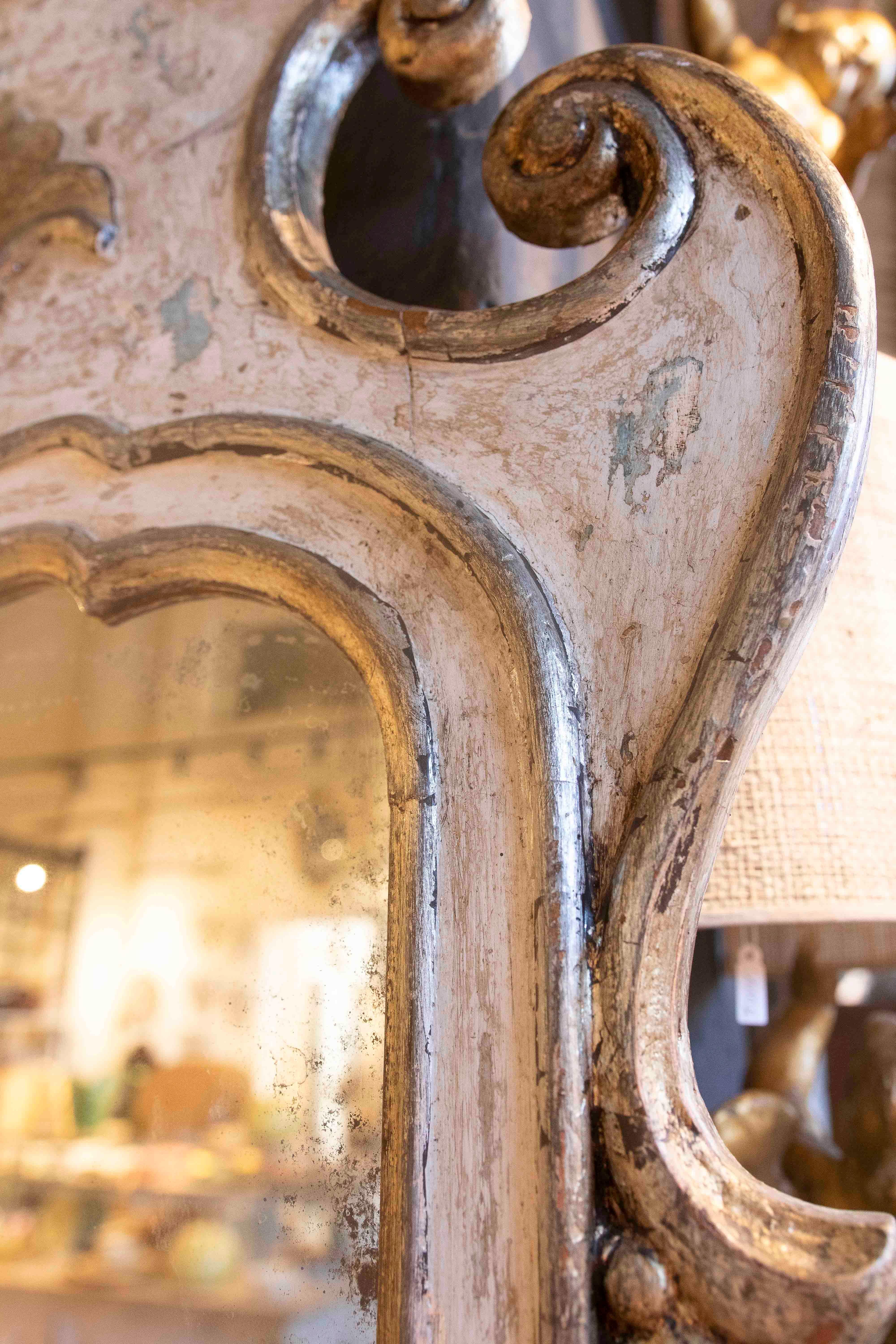 1970s Venetian-Style Mirror with Carved and Gilded Frame For Sale 3