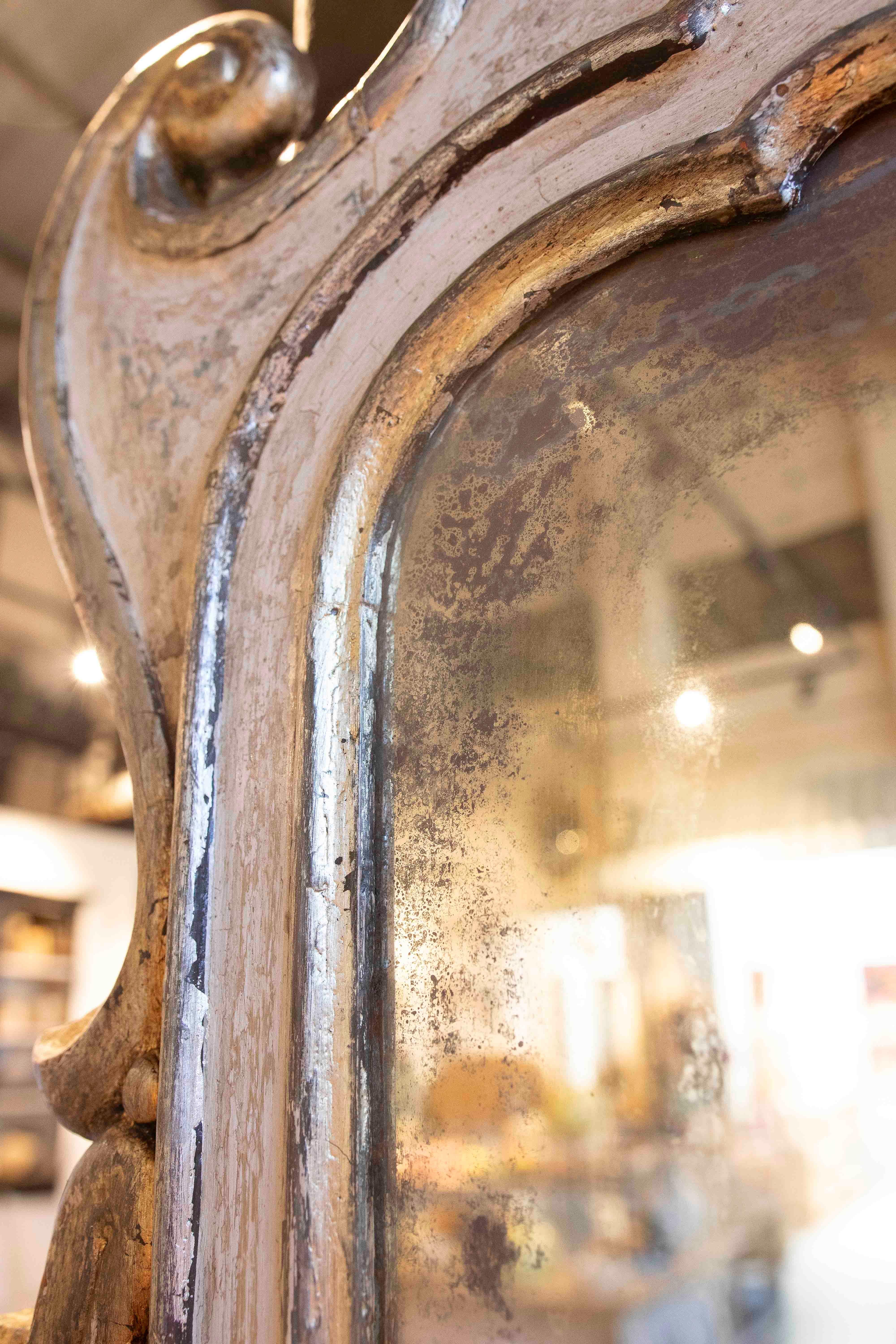 1970s Venetian-Style Mirror with Carved and Gilded Frame For Sale 7