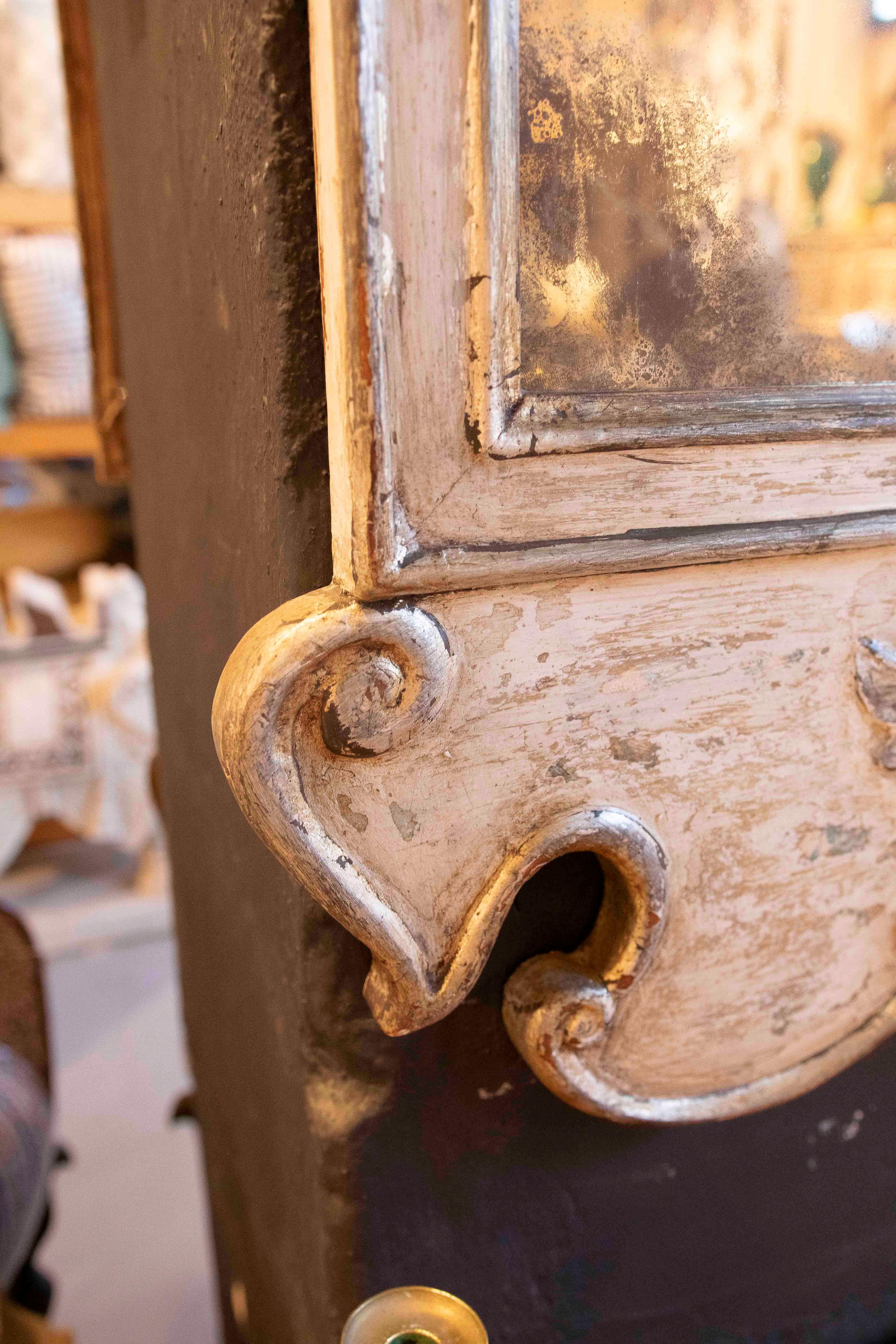 20th Century 1970s Venetian-Style Mirror with Carved and Gilded Frame For Sale