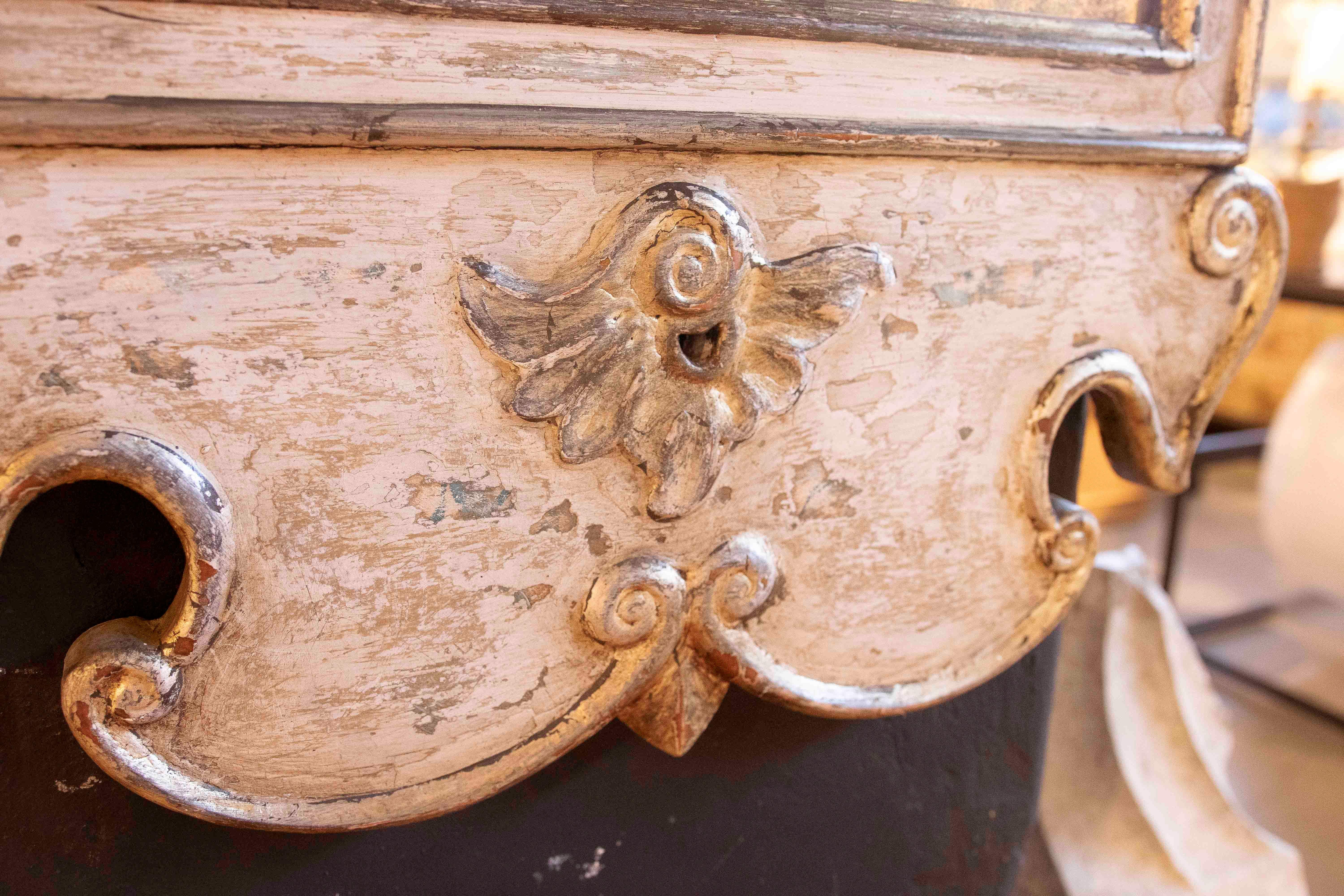 Wood 1970s Venetian-Style Mirror with Carved and Gilded Frame For Sale