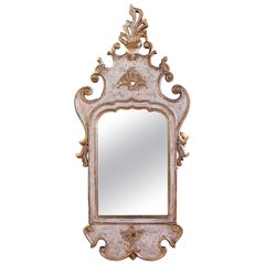 Miroir de style vénitien des années 1970 avec cadre sculpté et doré