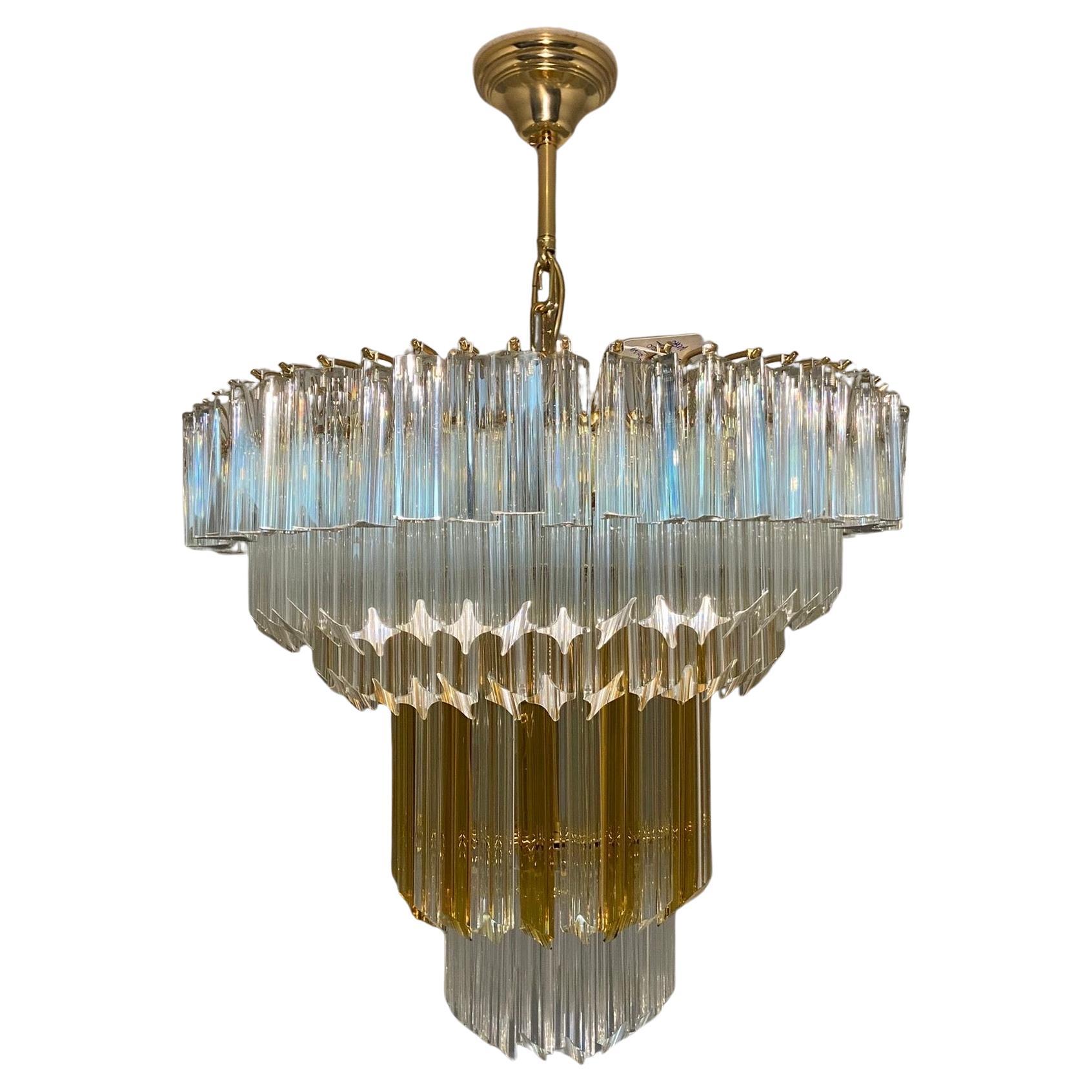 A superb Murano Glass triedri round chandelier designed and manufactured in Venice, it's a chandelier bought in a shop that was going out of business, it has never used in a house, the pictures have been made in the shop. High quality of brass and
