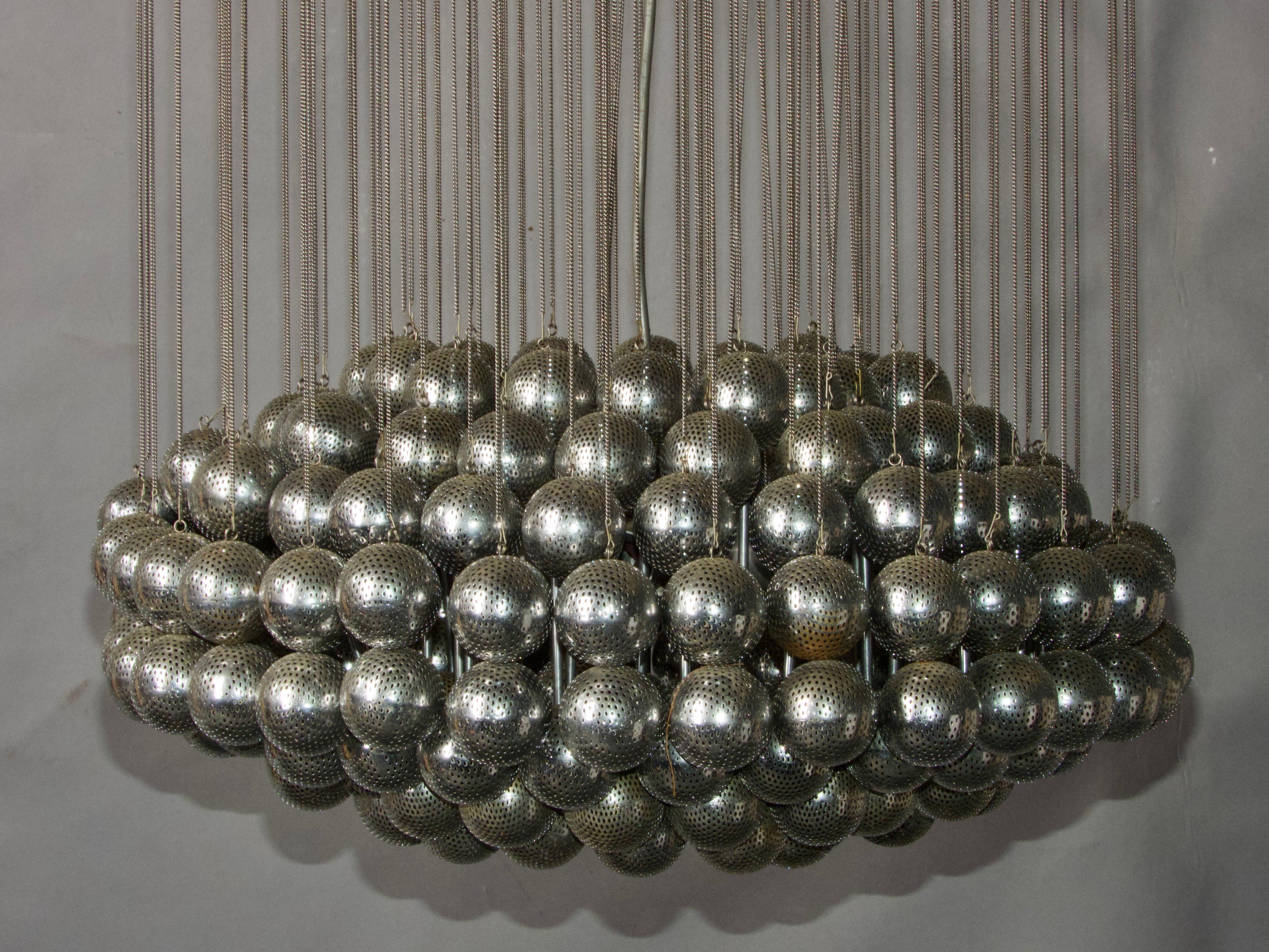 Lampada a sospensione a sfera di Verner Panton degli anni '70 in vendita 3