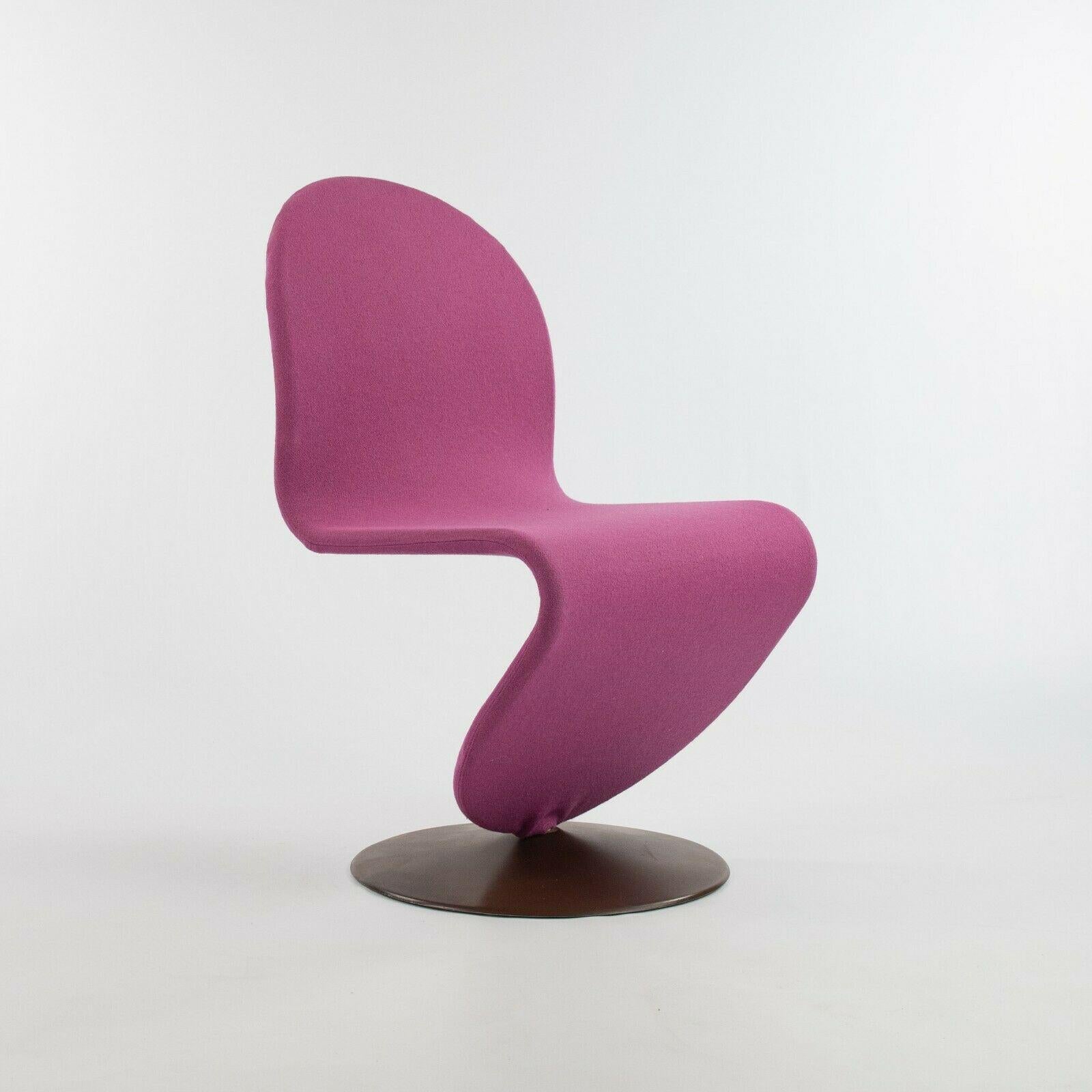 Danish 1970s Verner Panton for Fritz Hansen 1-2-3 Dining Side Chair in Magenta Fabric For Sale