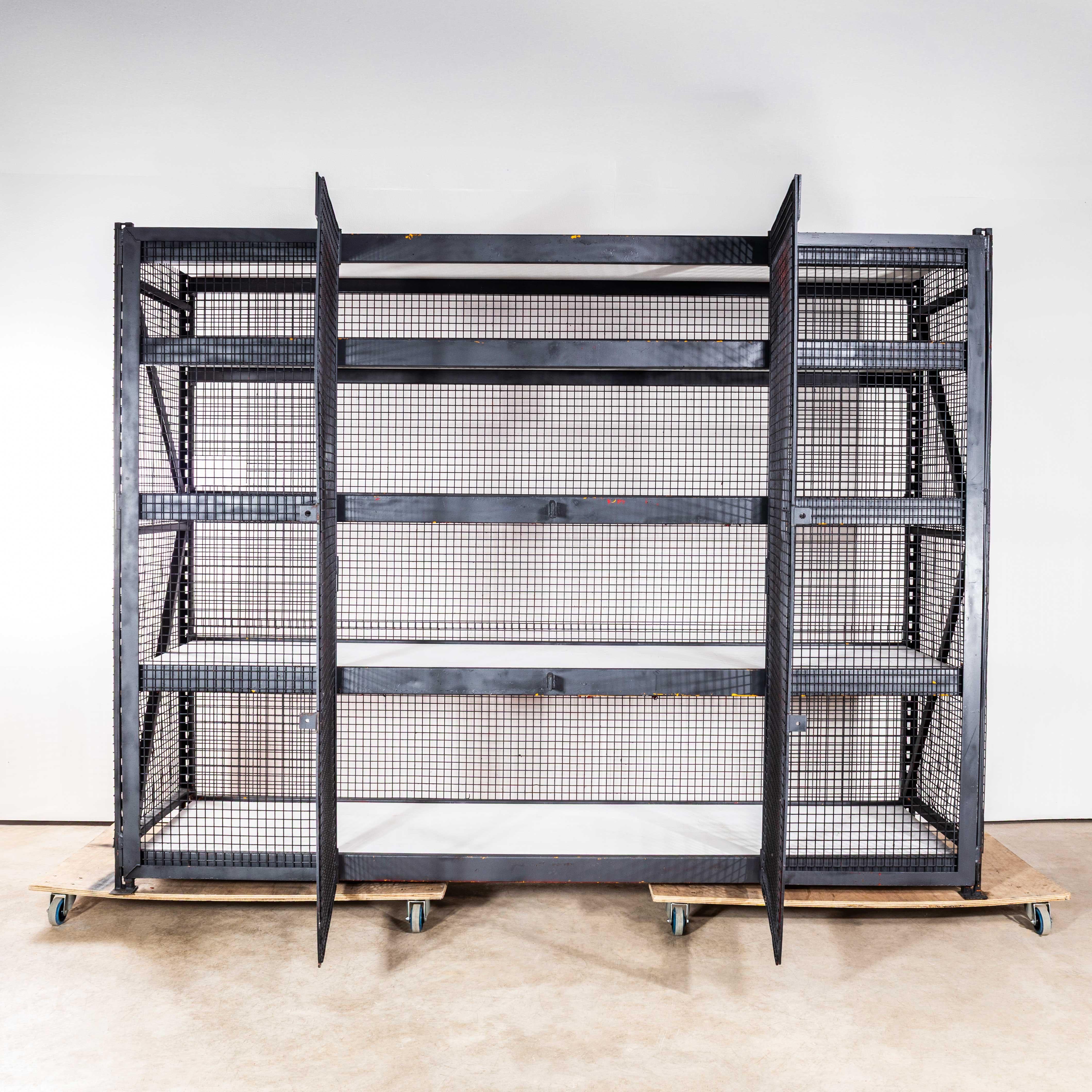 Armadio industriale a gabbia molto pesante degli anni '70 in vendita 4
