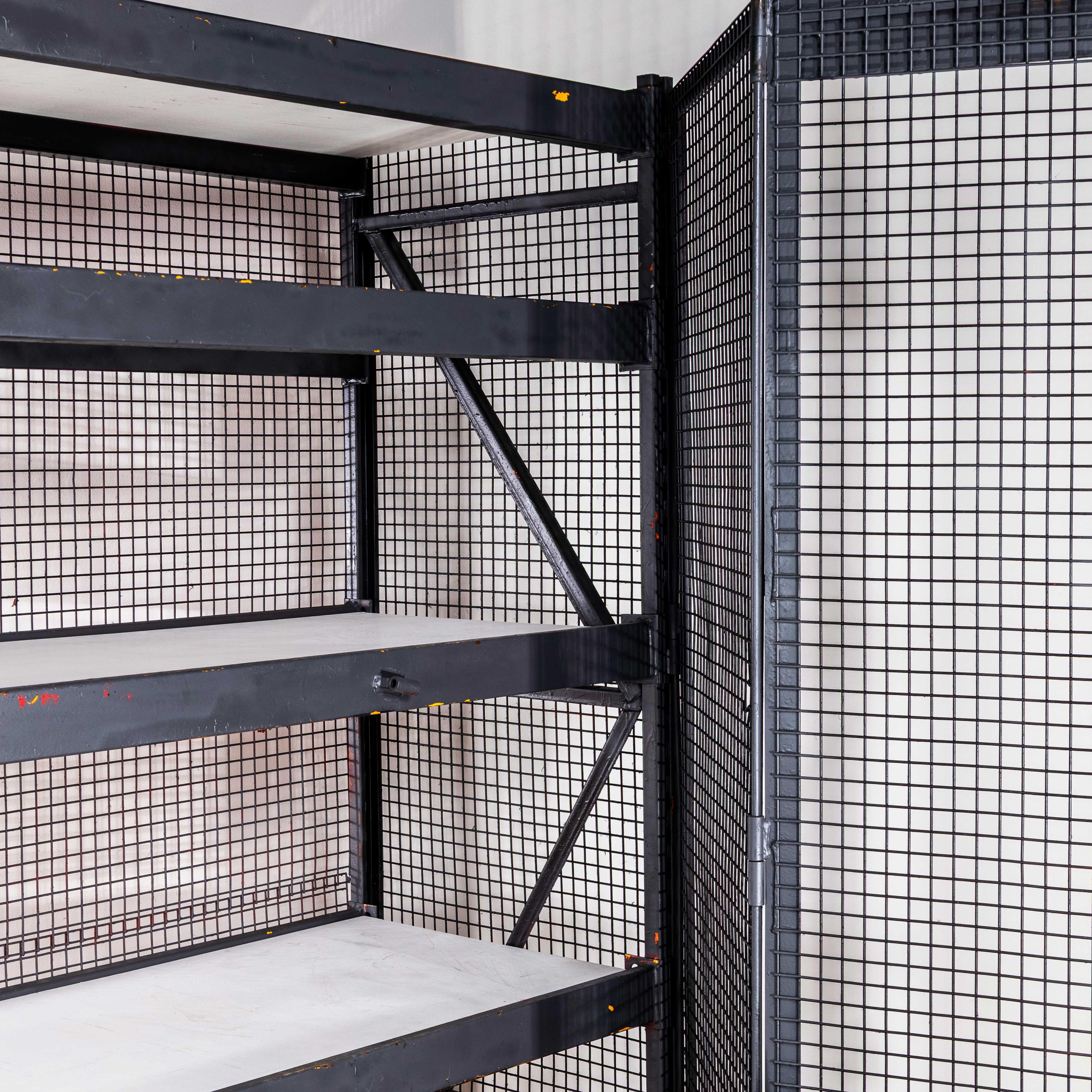 Armadio industriale a gabbia molto pesante degli anni '70 in vendita 5