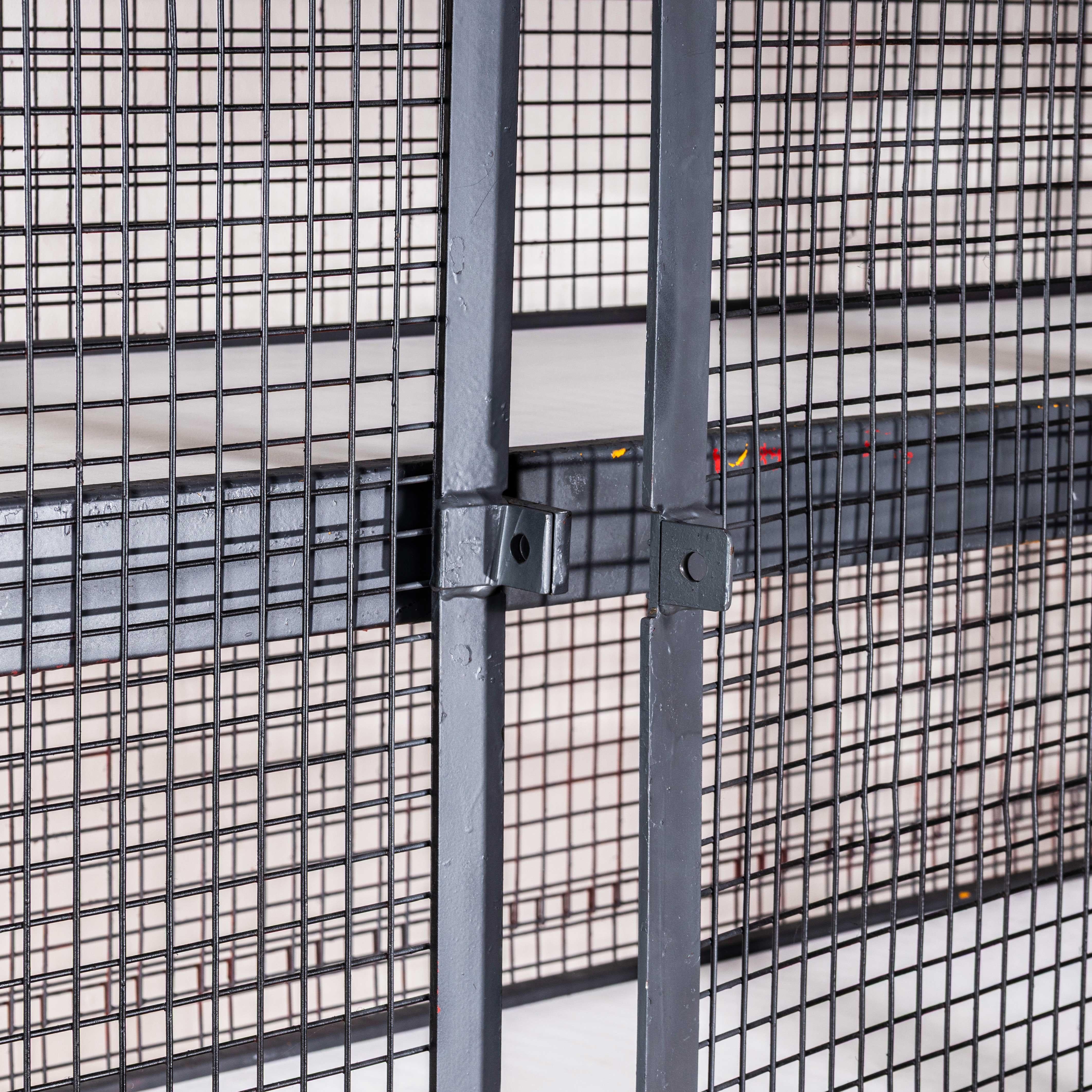 Armadio industriale a gabbia molto pesante degli anni '70 in vendita 6