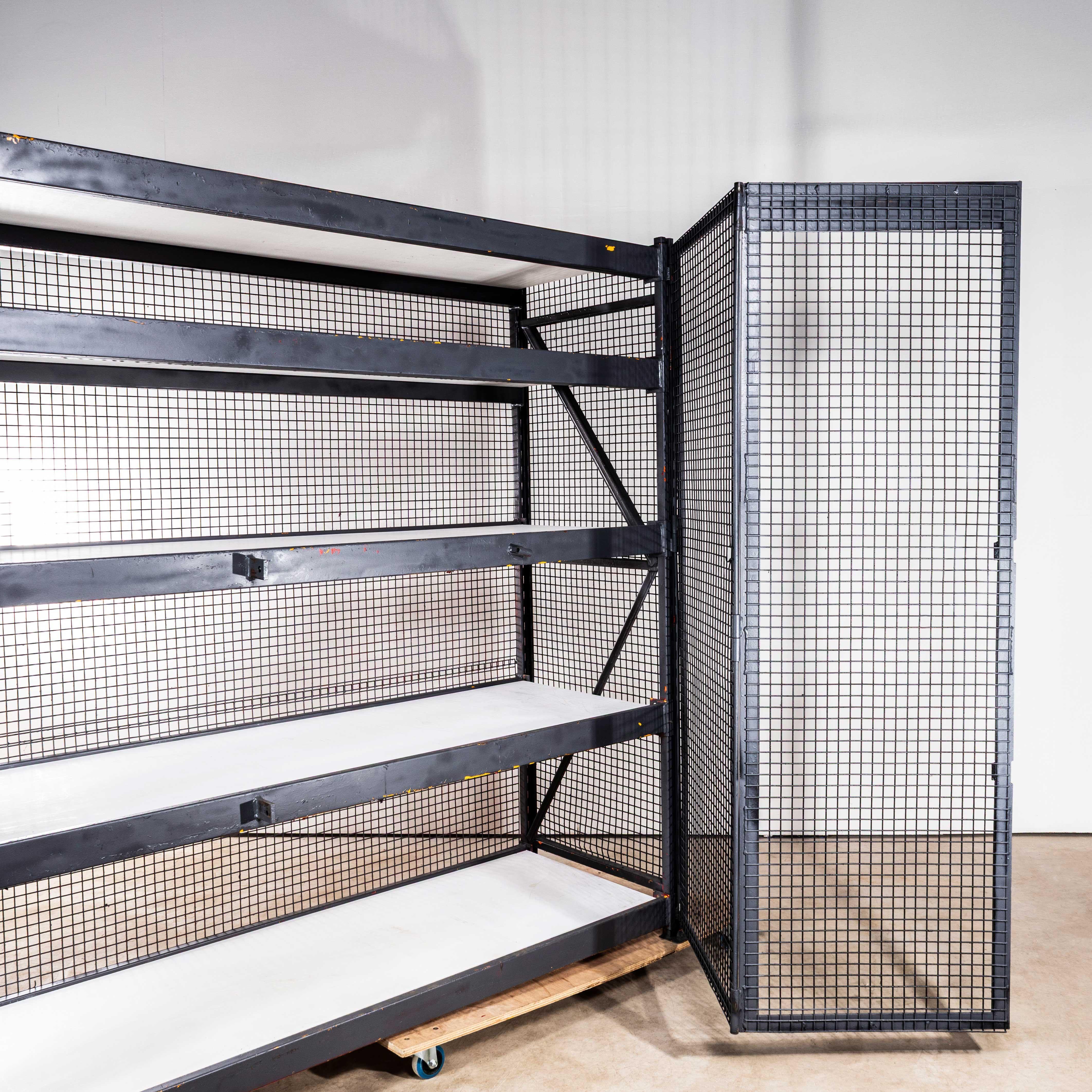 Armadio industriale a gabbia molto pesante degli anni '70 in vendita 7