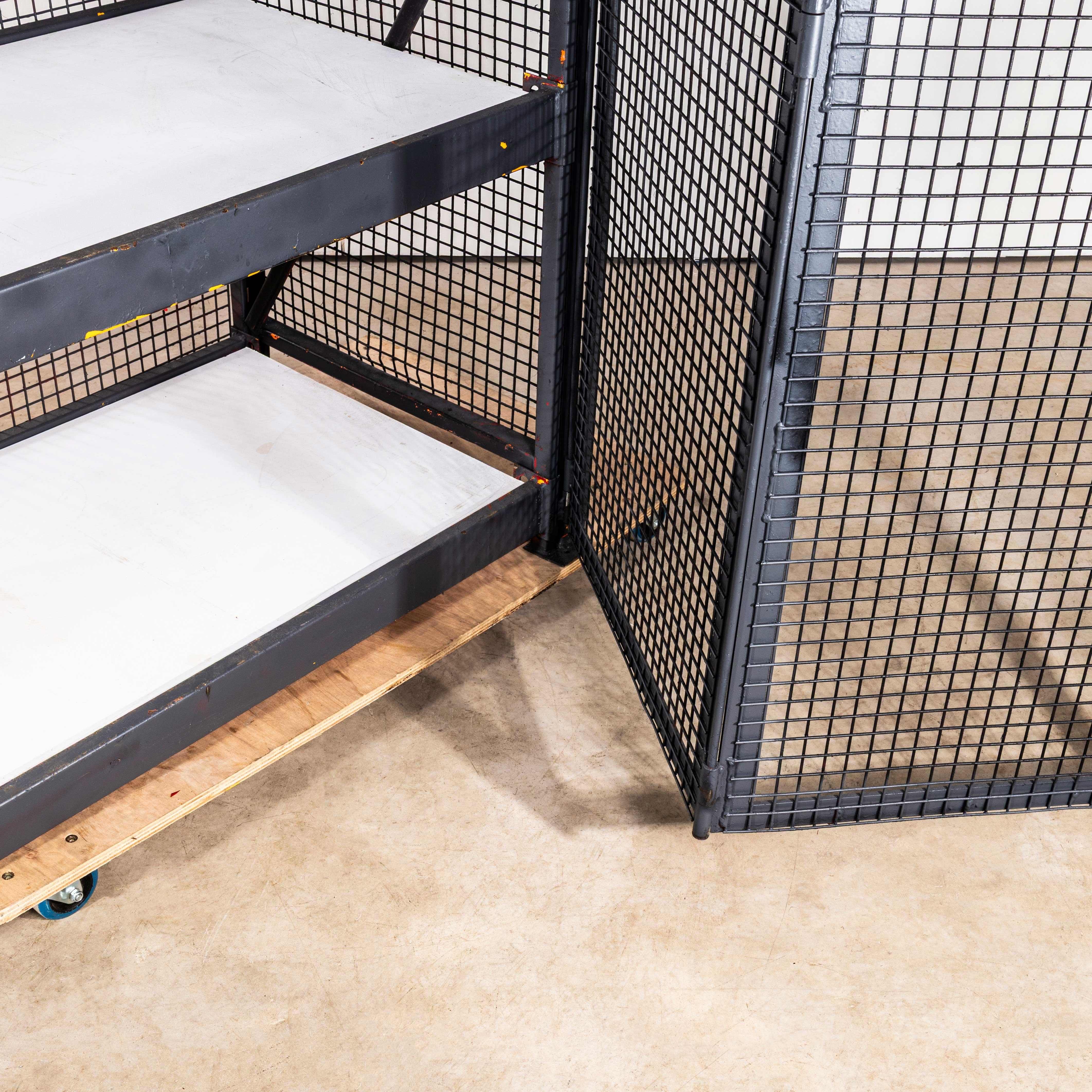 Armadio industriale a gabbia molto pesante degli anni '70 in vendita 8