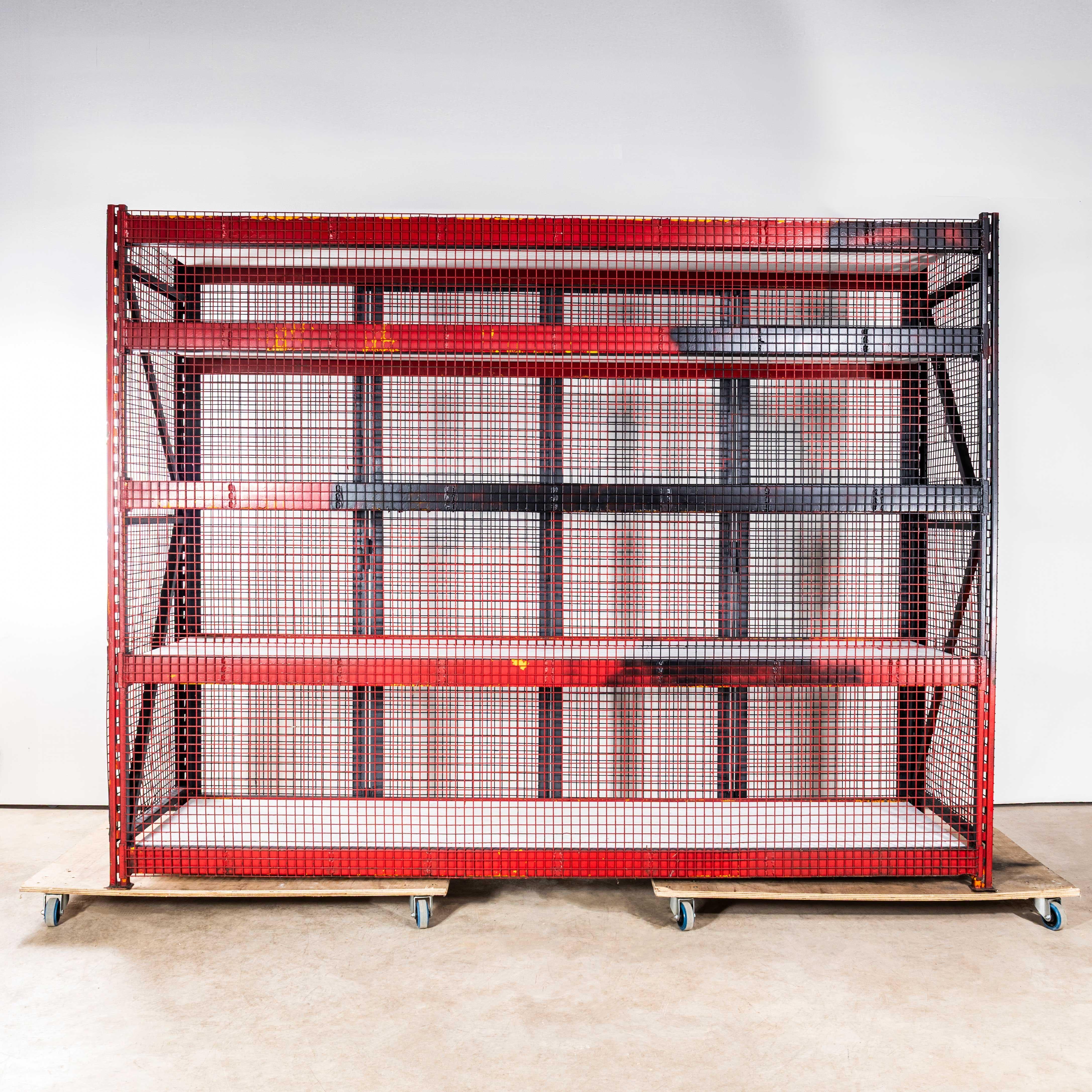 Armadio industriale a gabbia molto pesante degli anni '70 In condizioni buone in vendita a Hook, Hampshire