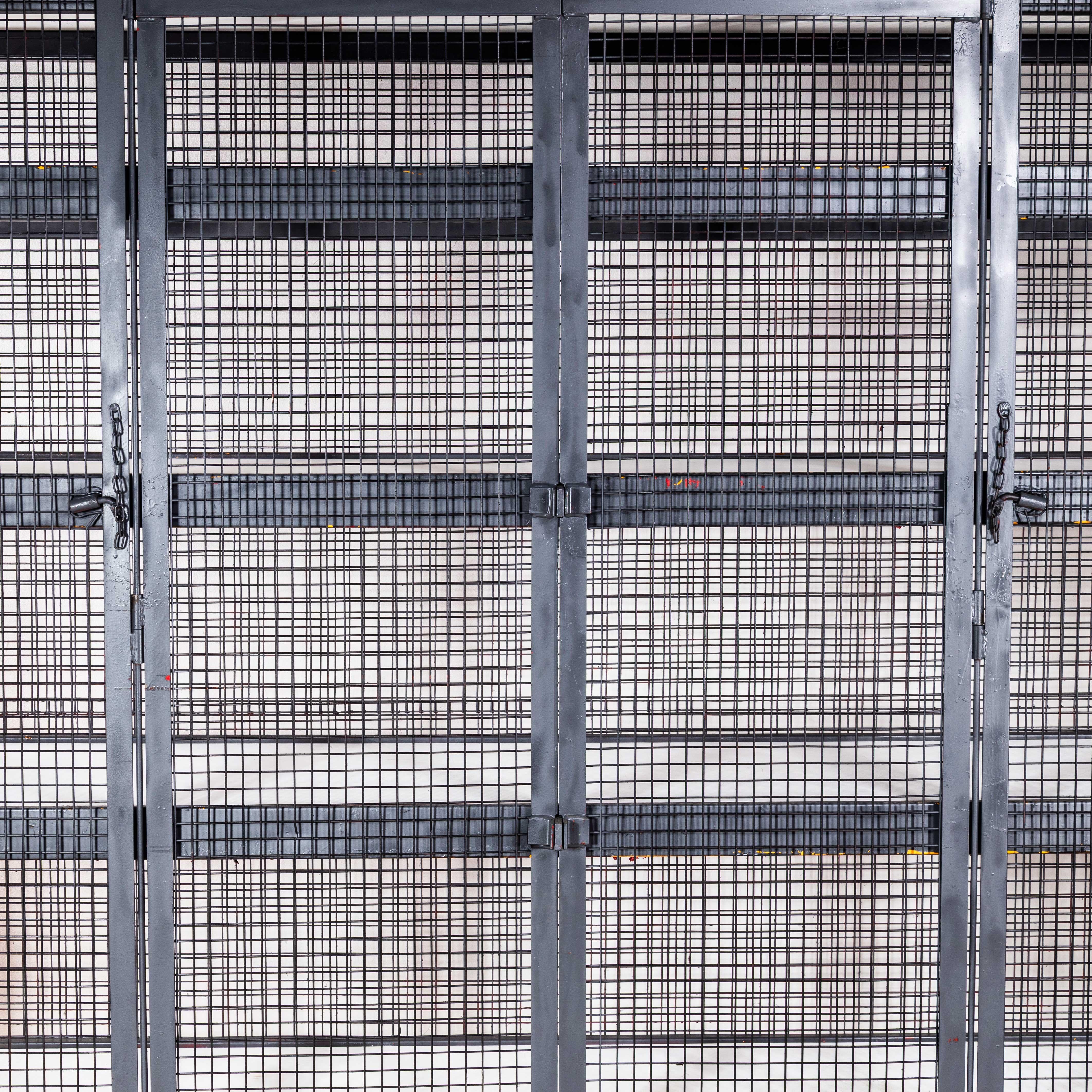 Armadio industriale a gabbia molto pesante degli anni '70 in vendita 3