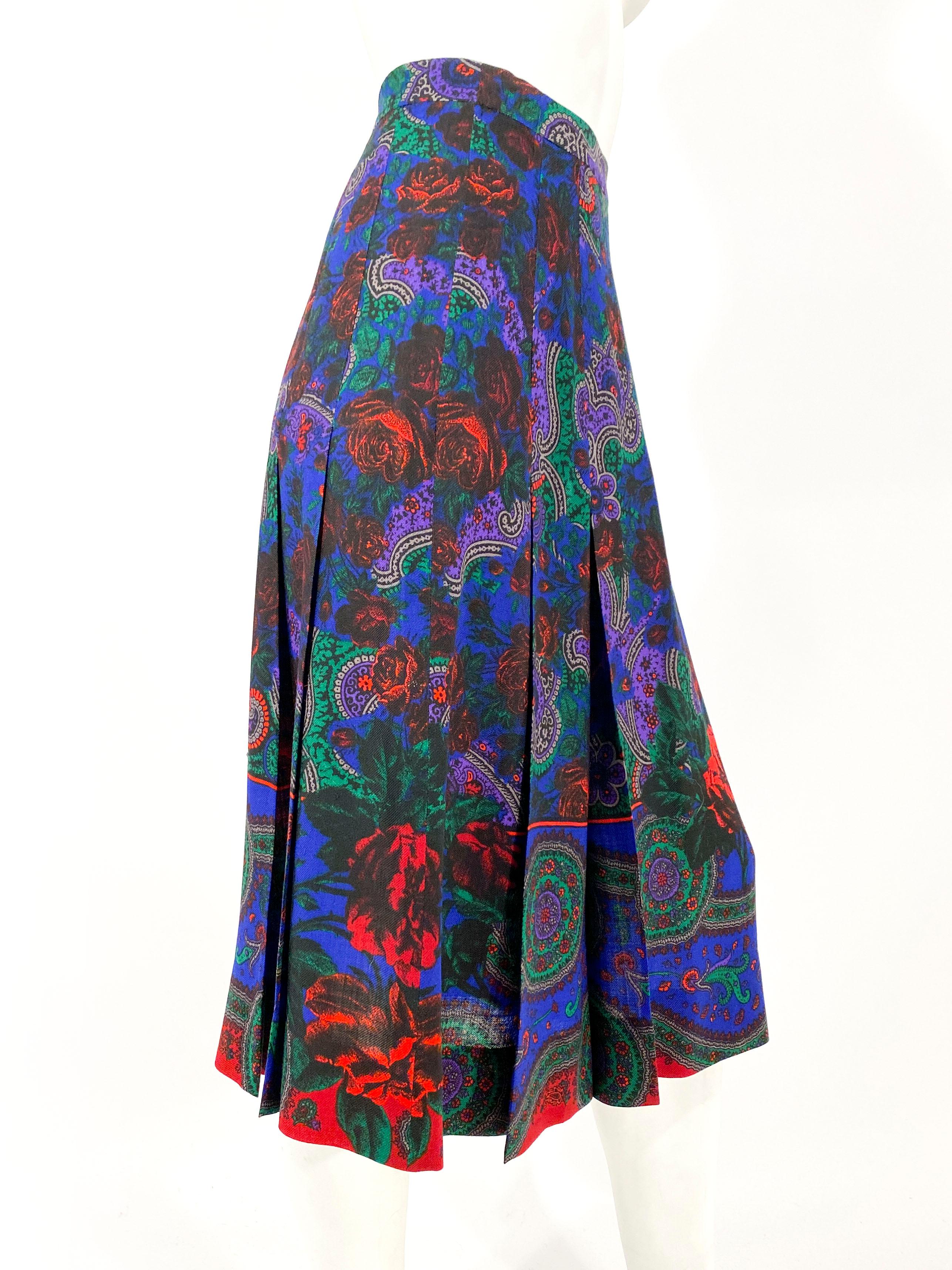 1970s Vibrant Floral Printed Wool Skirt In Good Condition For Sale In San Francisco, CA