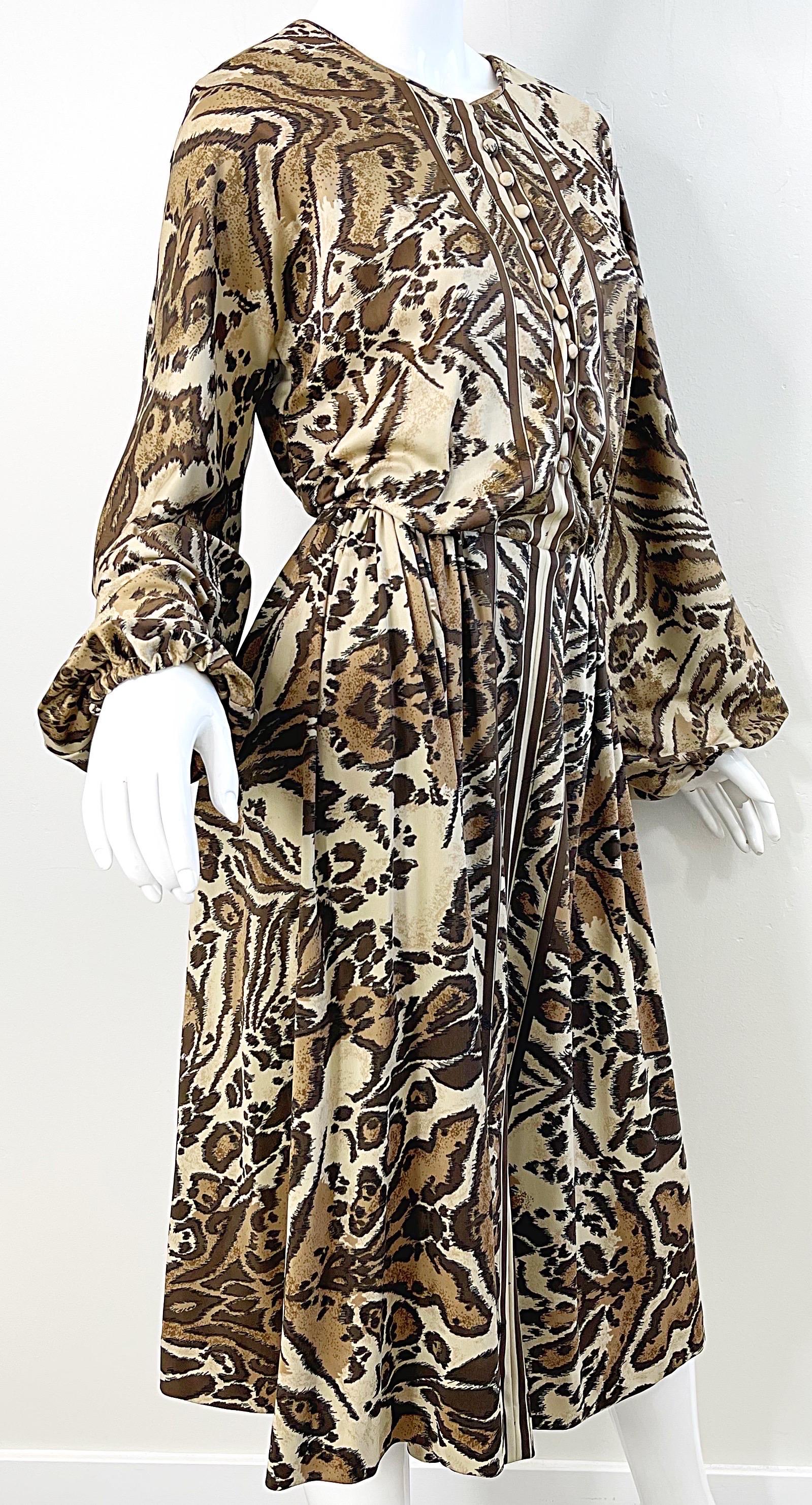 1970s Victor Costa Leopard Safari Animal Print Long Sleeve Vintage 70s Dress In Excellent Condition For Sale In San Diego, CA