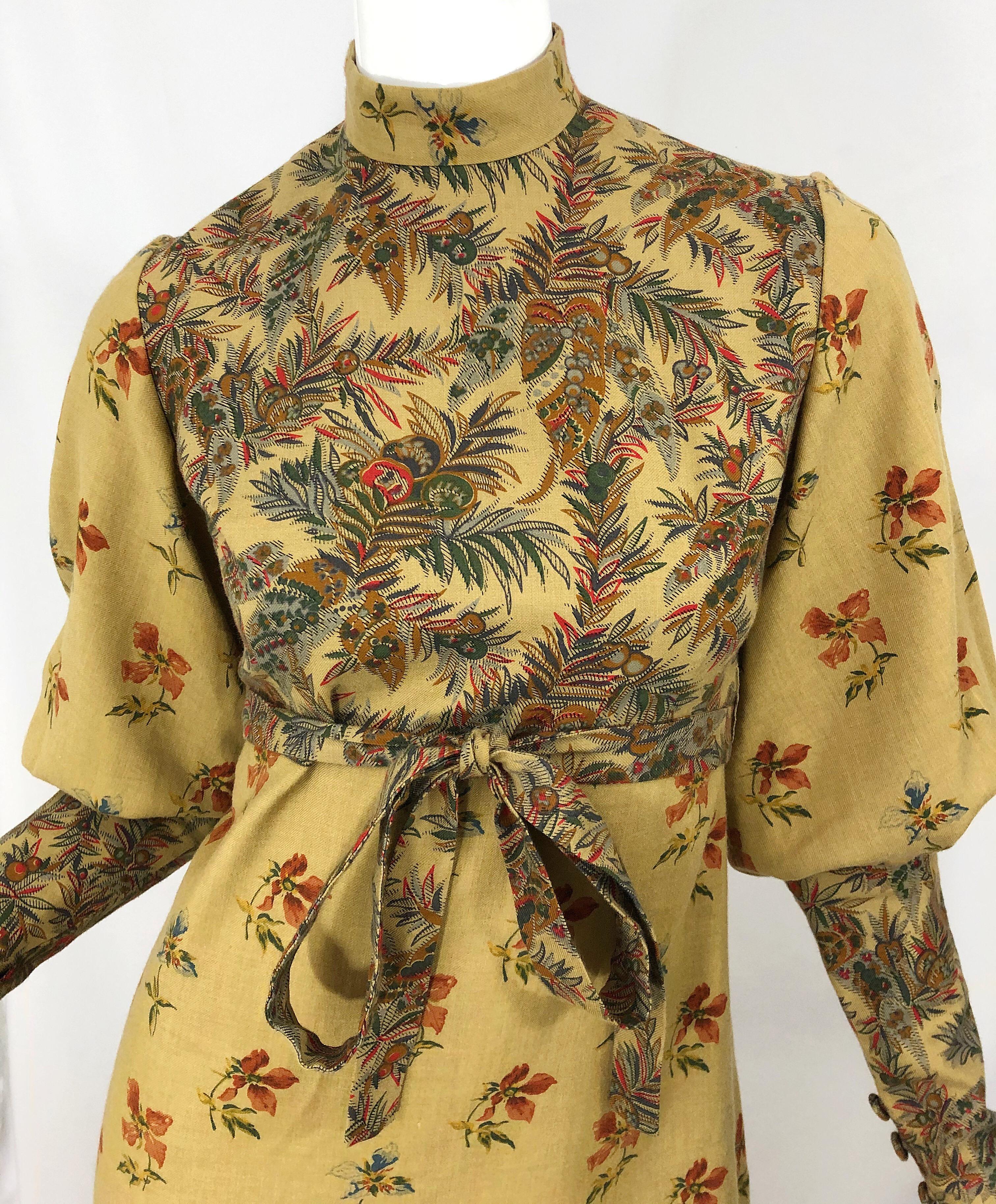 Robe longue en laine d'inspiration victorienne des années 1970 Challis Autumnal Fall Vintage des années 70 Excellent état - En vente à San Diego, CA