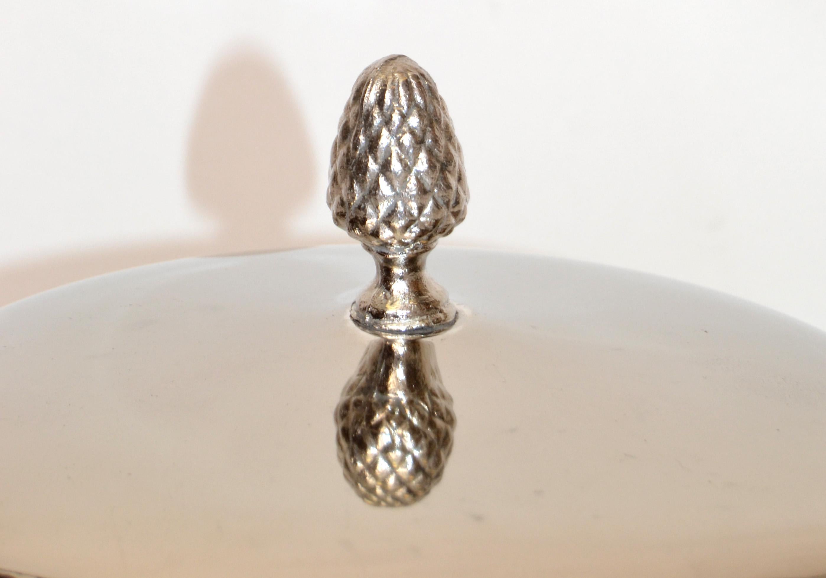 1970s, Victorian Traditional Towle Silver Plated Lidded Bowl Pinecone Finial In Good Condition For Sale In Miami, FL