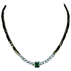 1970s Vintage 1.20 Carat Diamonds Emerald and 18 Karat Yellow Gold Necklace