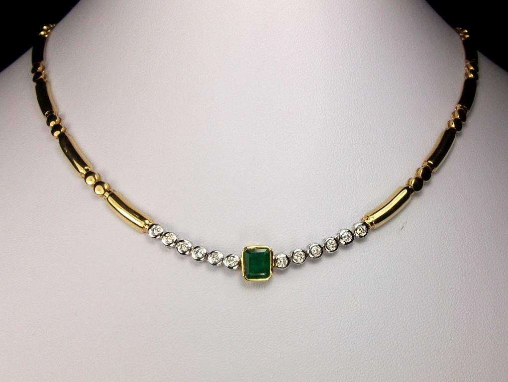 Contemporary 1970s Vintage 1.20 Carat Diamonds Emerald and 18 Karat Yellow Gold Necklace For Sale