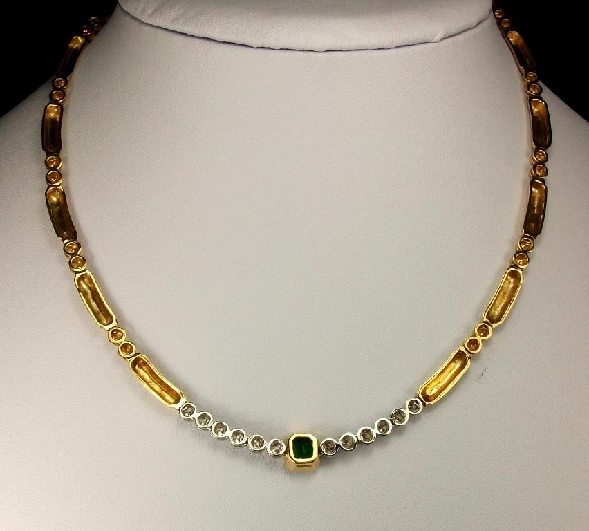 Brilliant Cut 1970s Vintage 1.20 Carat Diamonds Emerald and 18 Karat Yellow Gold Necklace For Sale
