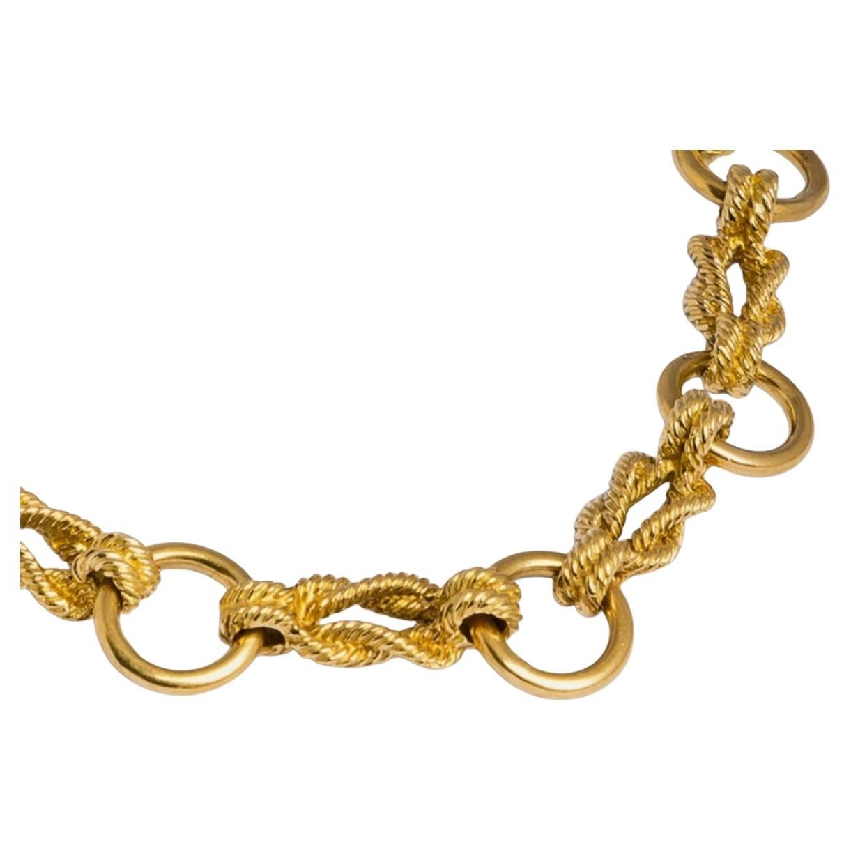 A rare, incredible chic vintage Hermès “Audierne”  chain rope 18 karat yellow gold link bracelet.

The piece is composed of nine circular links, connected by the iconic Hermès knot motif that evokes luxury. Each connecting rope has been beautifully