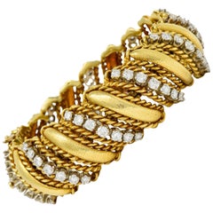1970s Vintage 7.92 Carat Diamond 18 Karat Yellow Gold Link Bracelet