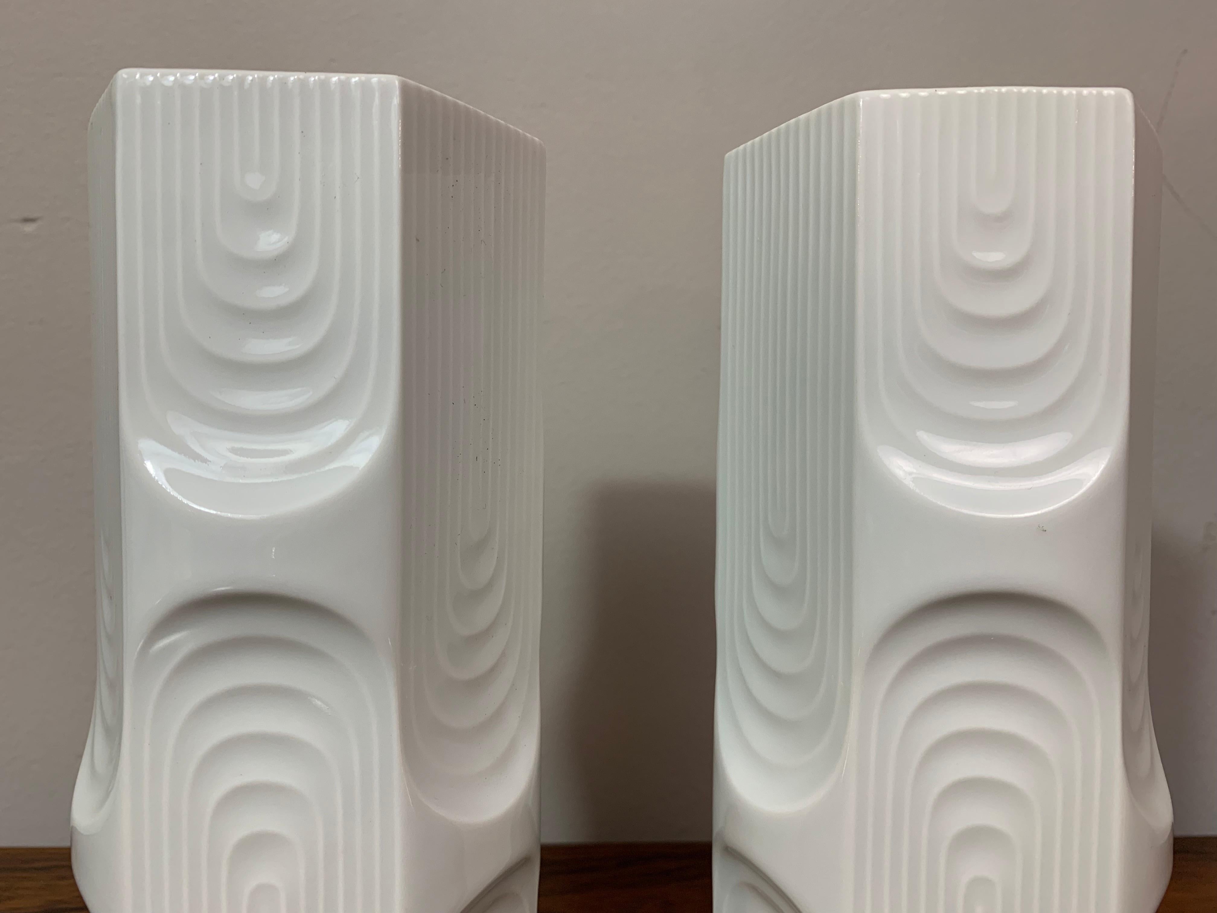 A 1970s op art white gloss vase manufactured by AK Kaiser of West Germany. The vases are hexagonal in shape and in excellent vintage condition. Perfect as a pair or on their own.

Stamped on the base with a blue crown and AK Kaiser, W. Germany