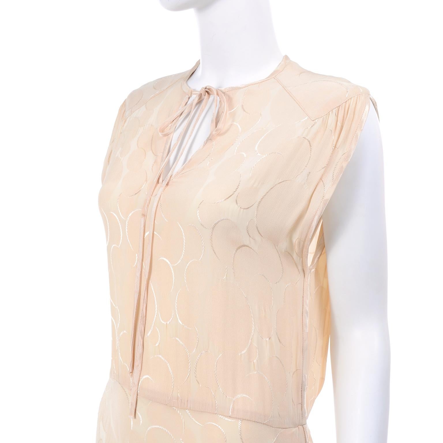 1970s Vintage Albert Nipon Cream Silk Tonal Circle Print Dress W V- Neck & tie For Sale 5