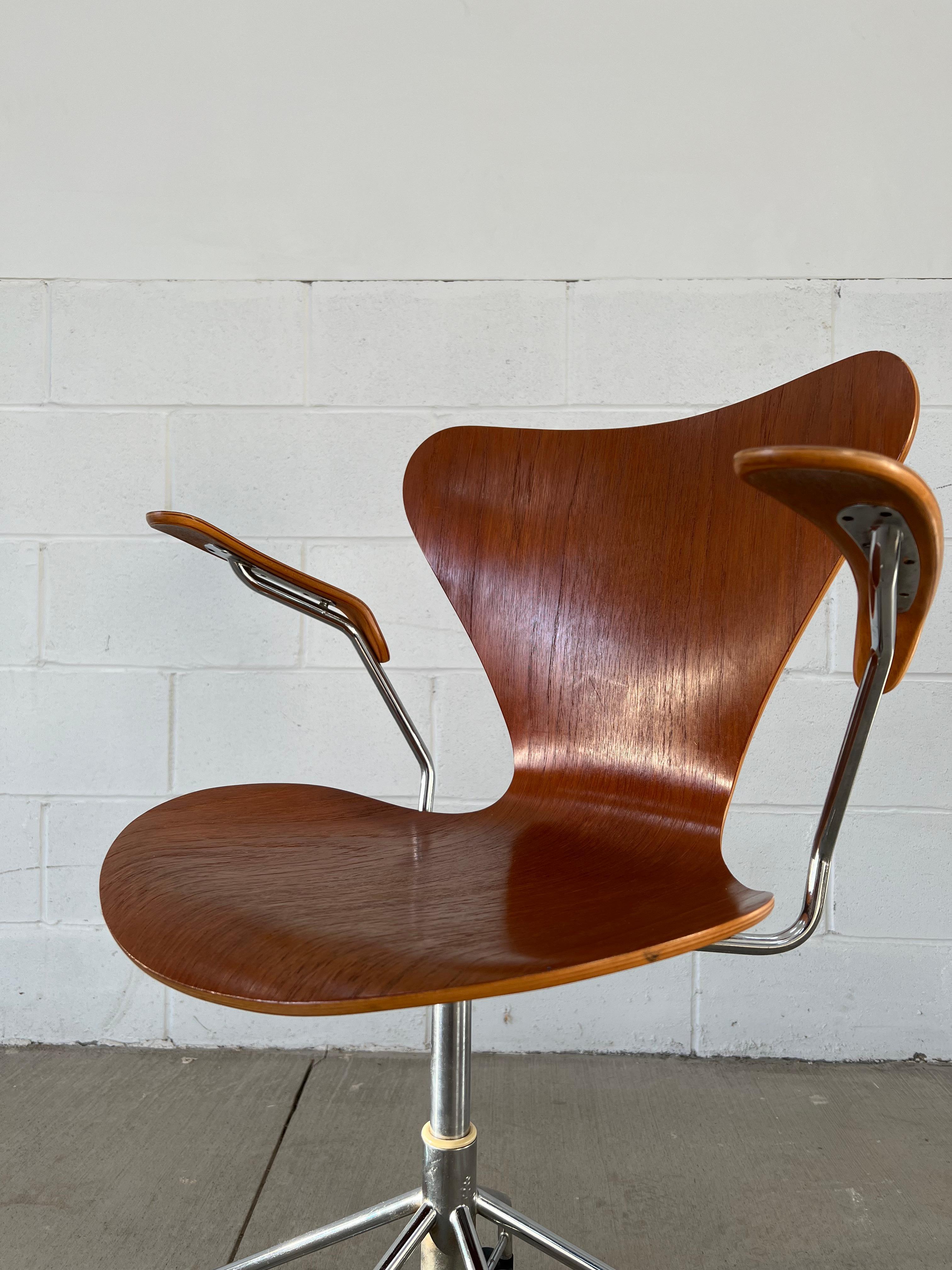 European 1970s, Vintage Arne Jacobsen for Fritz Hansen Teak 3217 Desk Chair