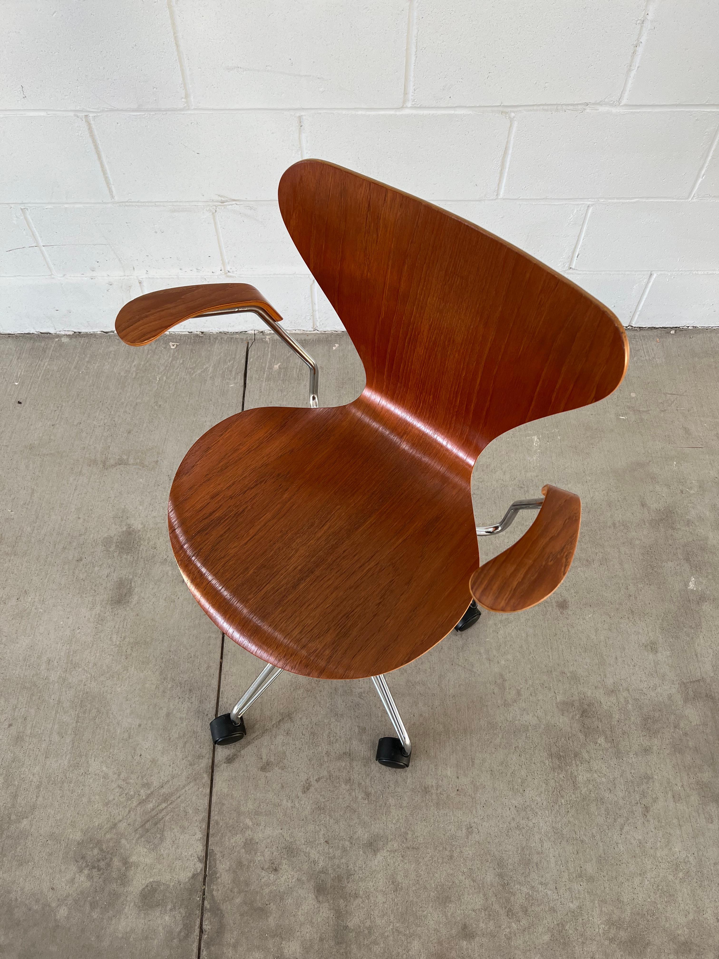 Molded 1970s, Vintage Arne Jacobsen for Fritz Hansen Teak 3217 Desk Chair