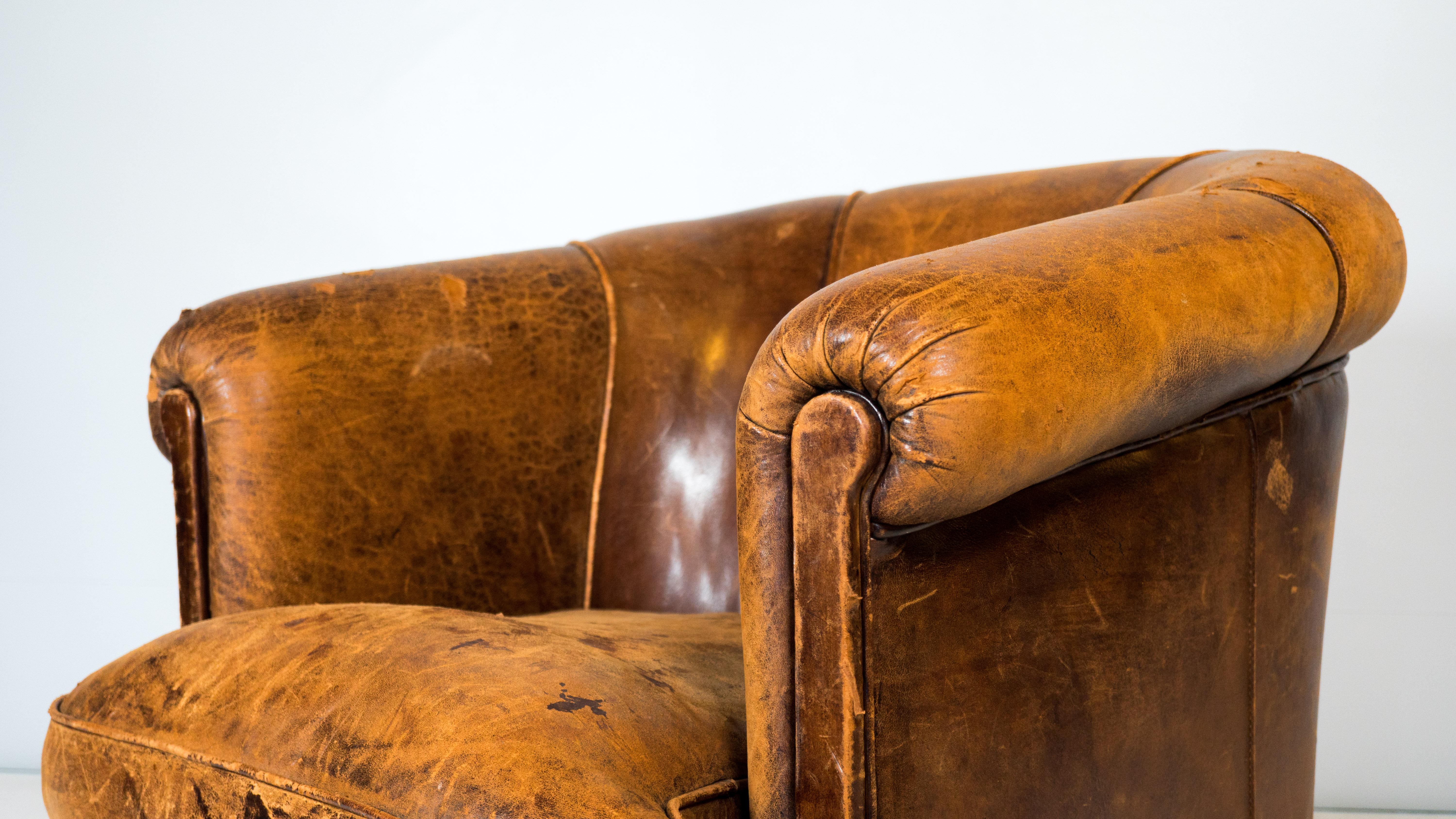 1970s Vintage Art Deco Distressed Leather Club Chair For Sale 5