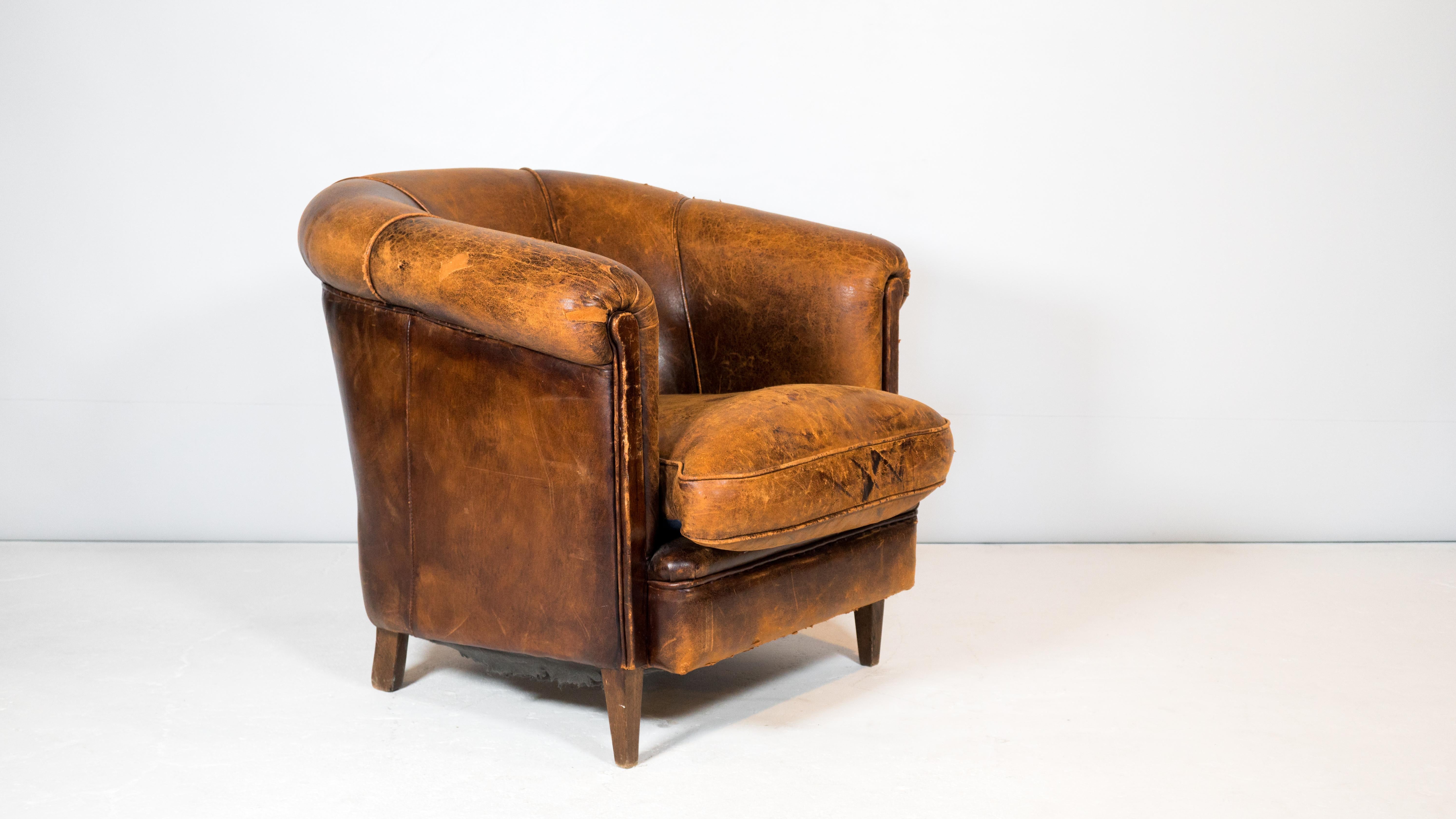 1970s Vintage Art Deco Distressed Leather Club Chair For Sale 1