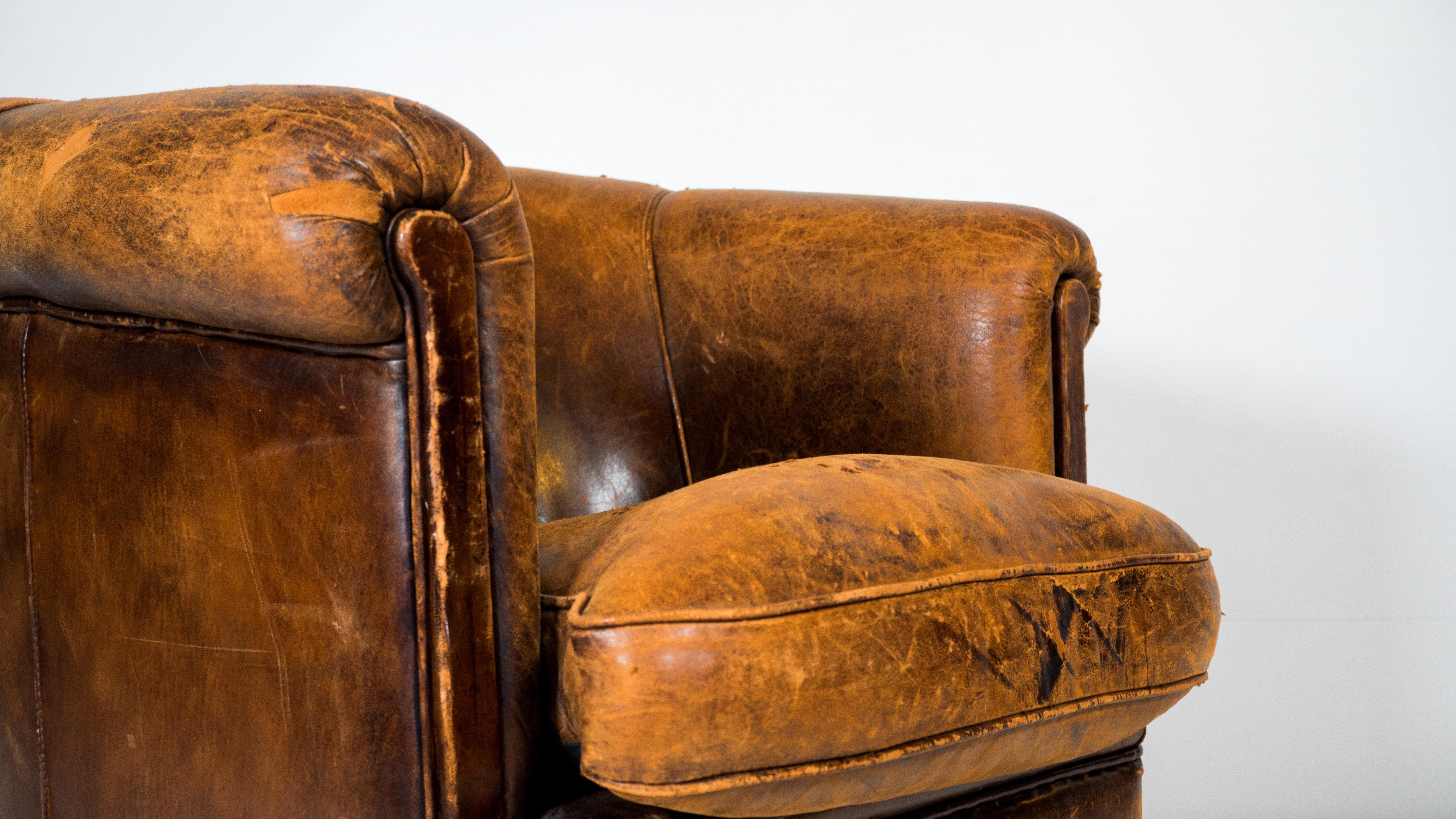 1970s Vintage Art Deco Distressed Leather Club Chair For Sale 2
